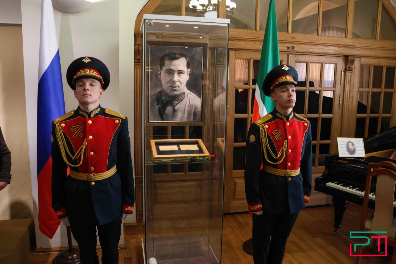 Герой России Расим Баксиков вынес «Моабитские тетради» в Нацмузее