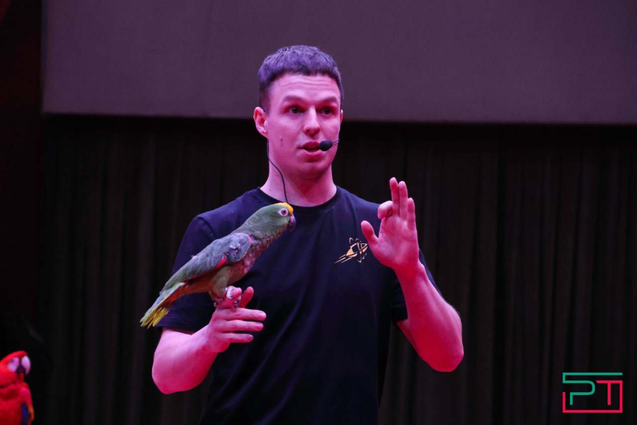 Дрессированные попугаи в Казанском цирке