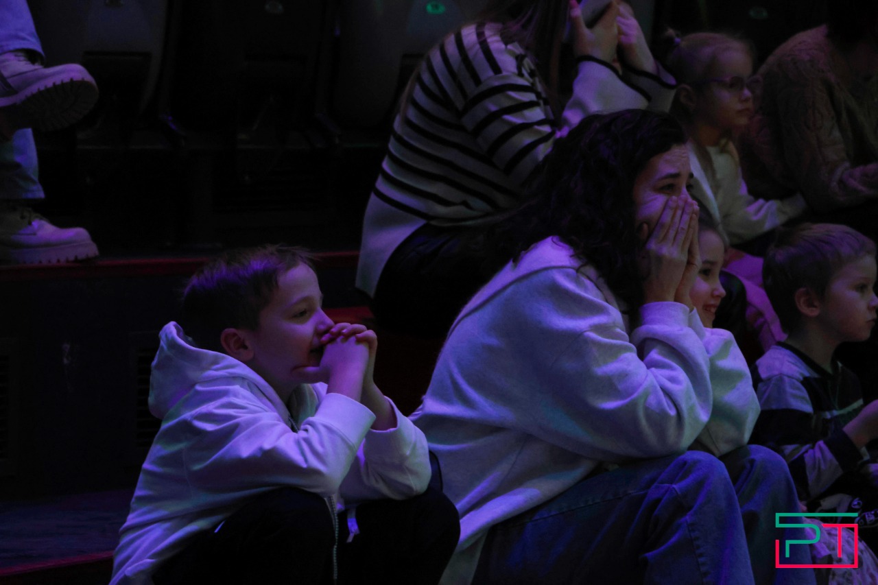 Дрессированные попугаи в Казанском цирке