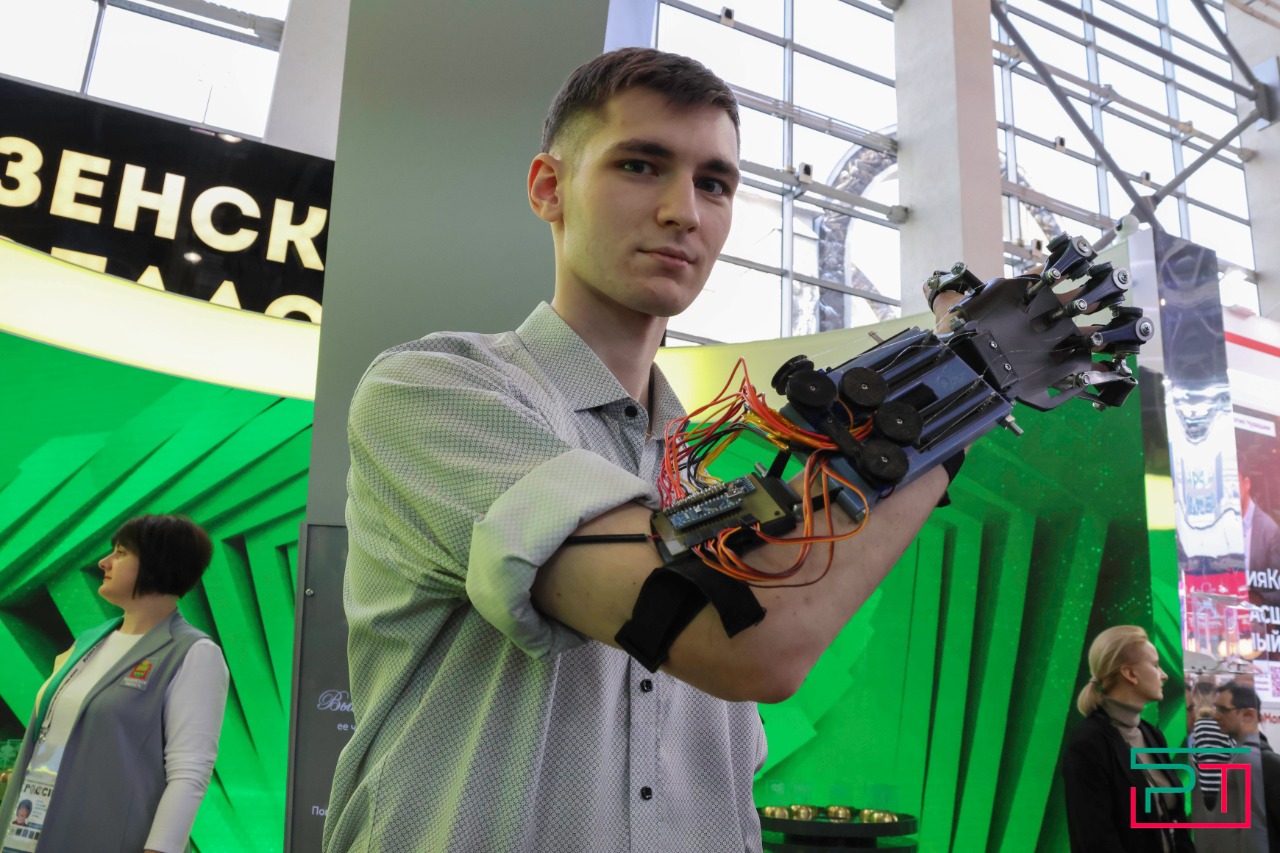 «Яшь юлдаш — Молодой попутчик»: татарстанская молодежь побывала на ВДНХ