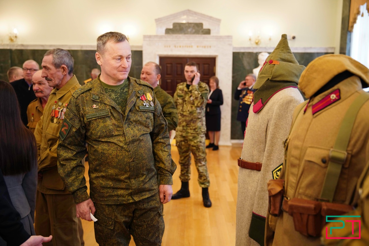 Минниханов посетил концерт, посвященный Дню защитника Отечества