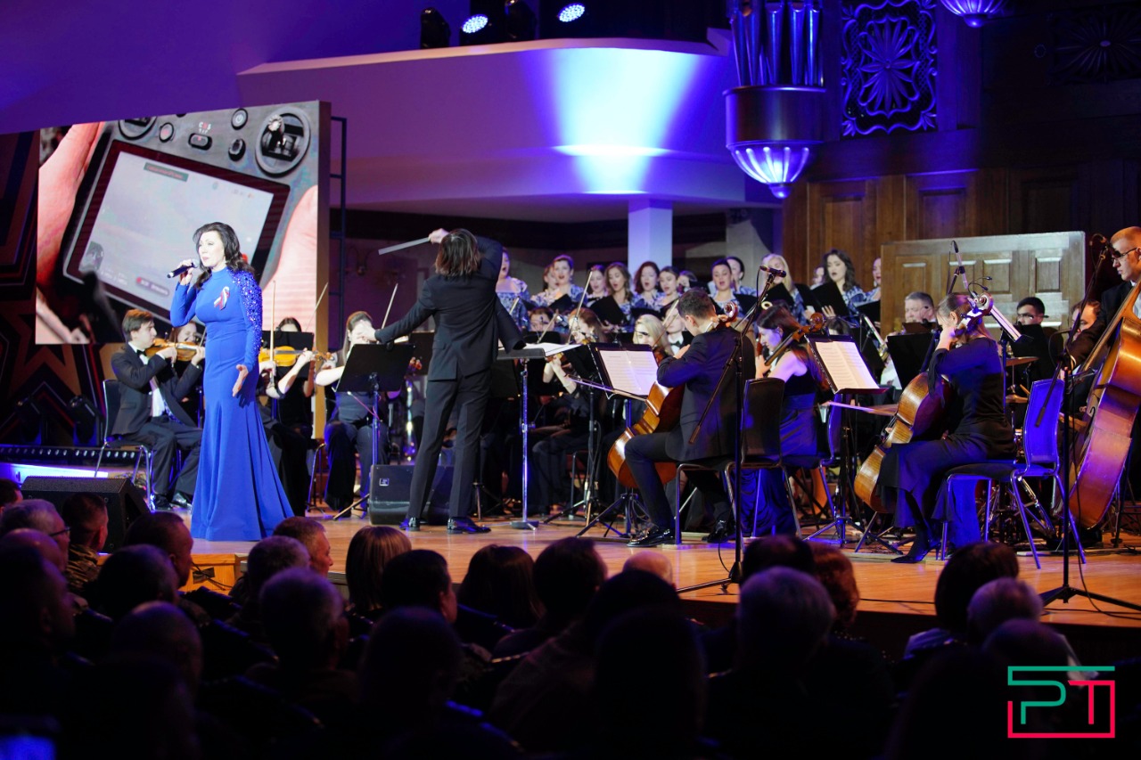 Минниханов посетил концерт, посвященный Дню защитника Отечества