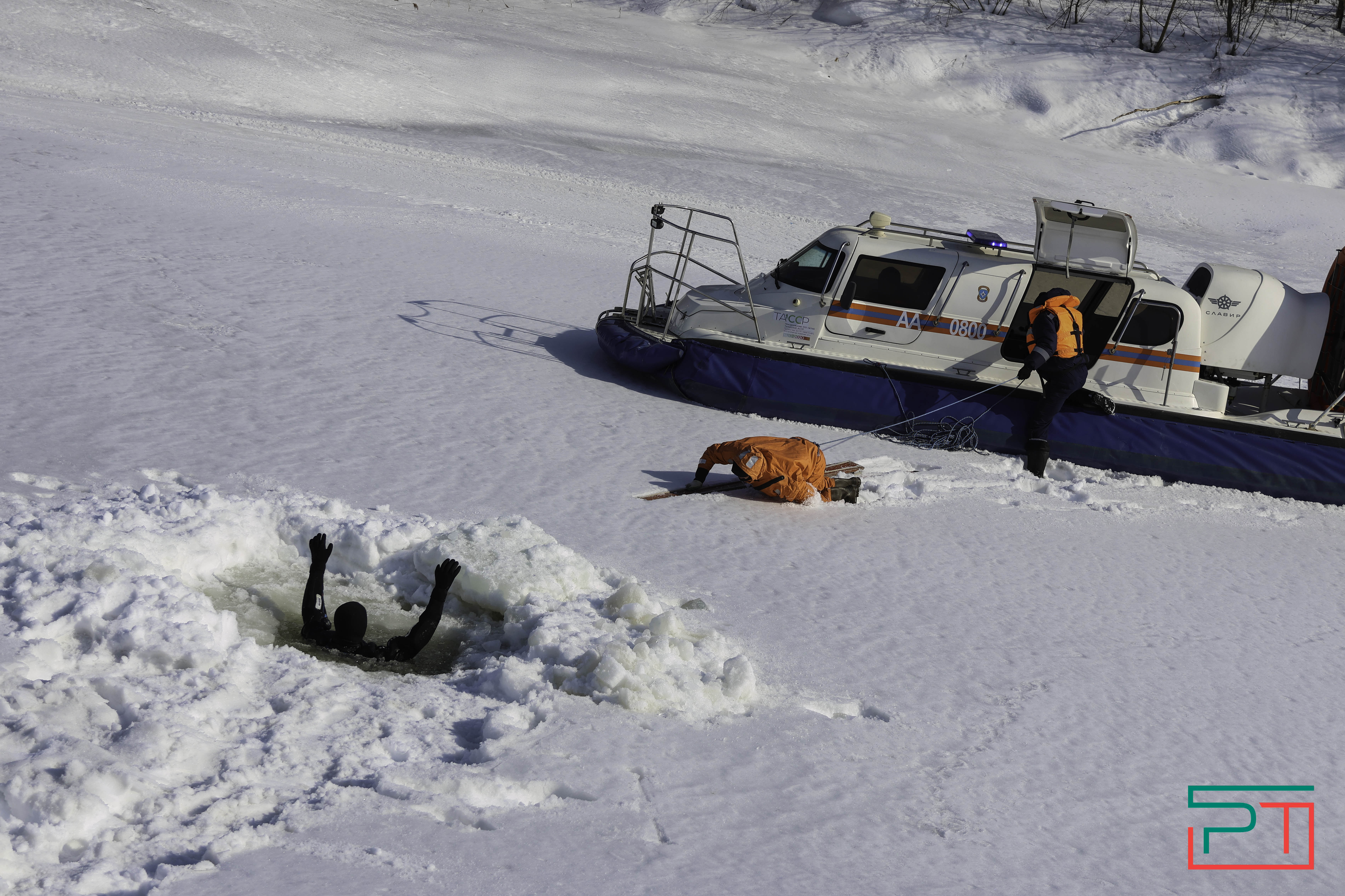 МЧС РТ напоминает об опасности выхода на тонкий лед