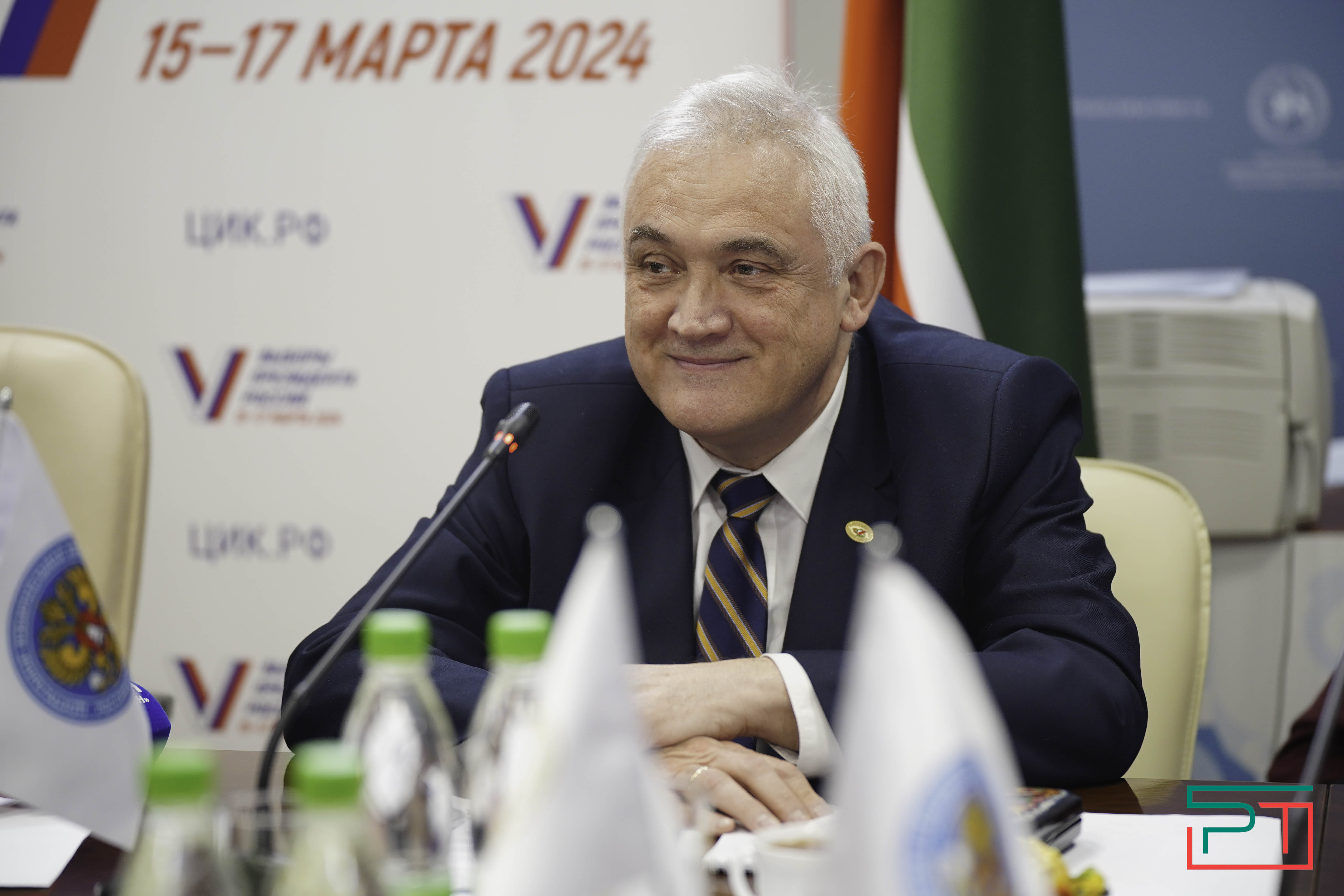 Председатель ЦИК РТ встретился с международными наблюдателями