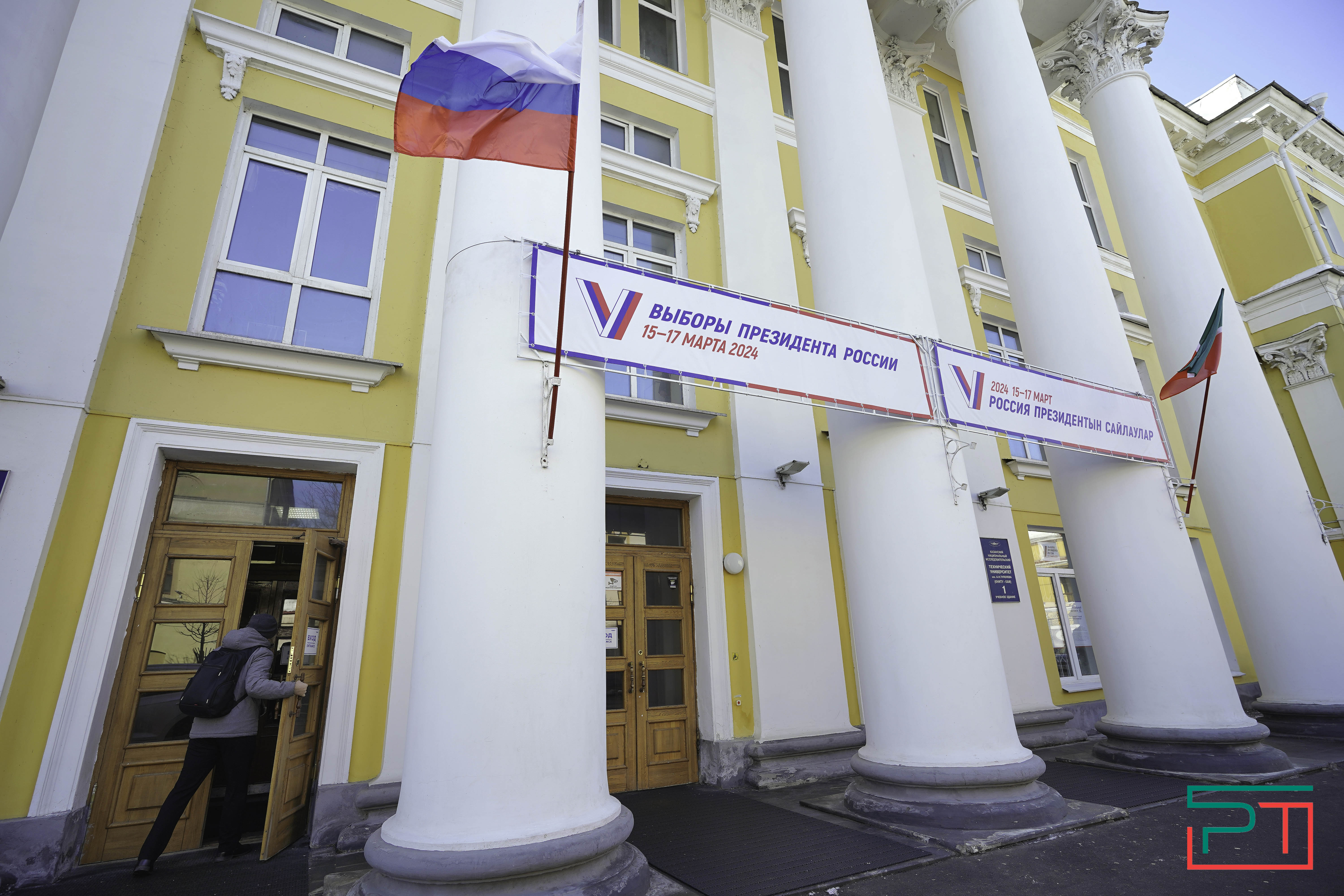 Раис РТ Рустам Минниханов проголосовал на выборах Президента