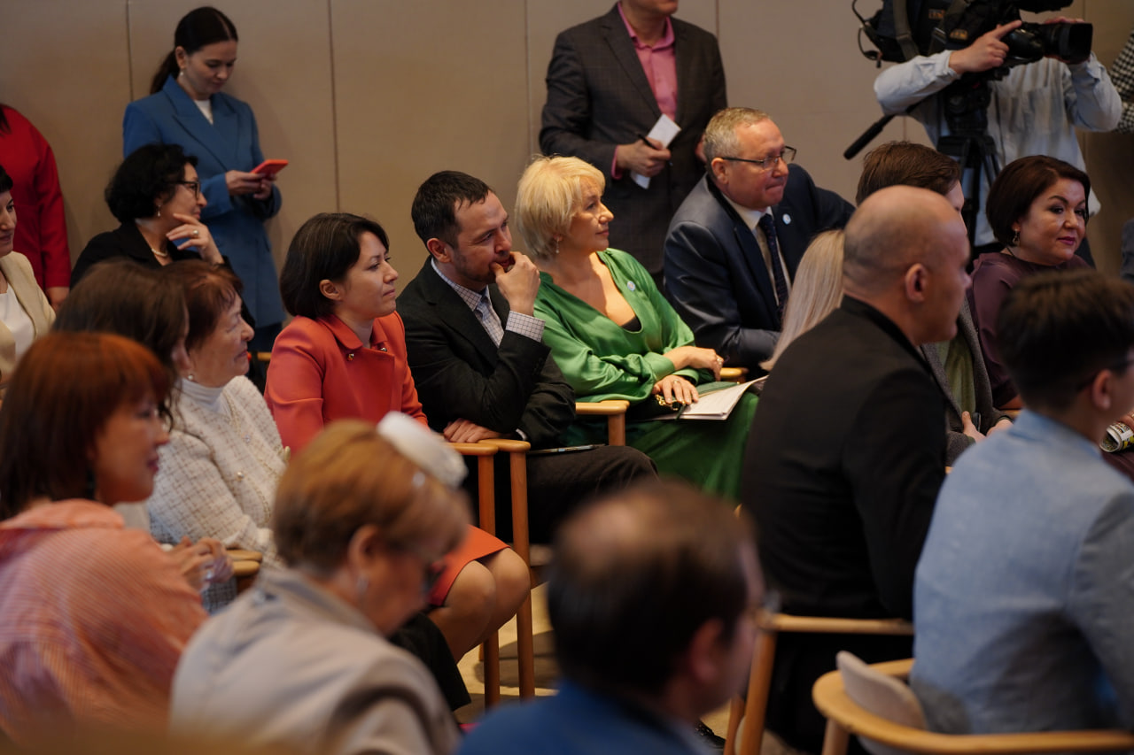 Встреча Раиса РТ с представителями татарской общественности