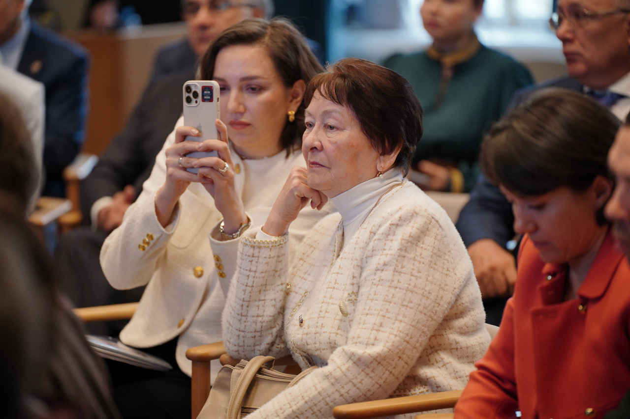 Встреча Раиса РТ с представителями татарской общественности