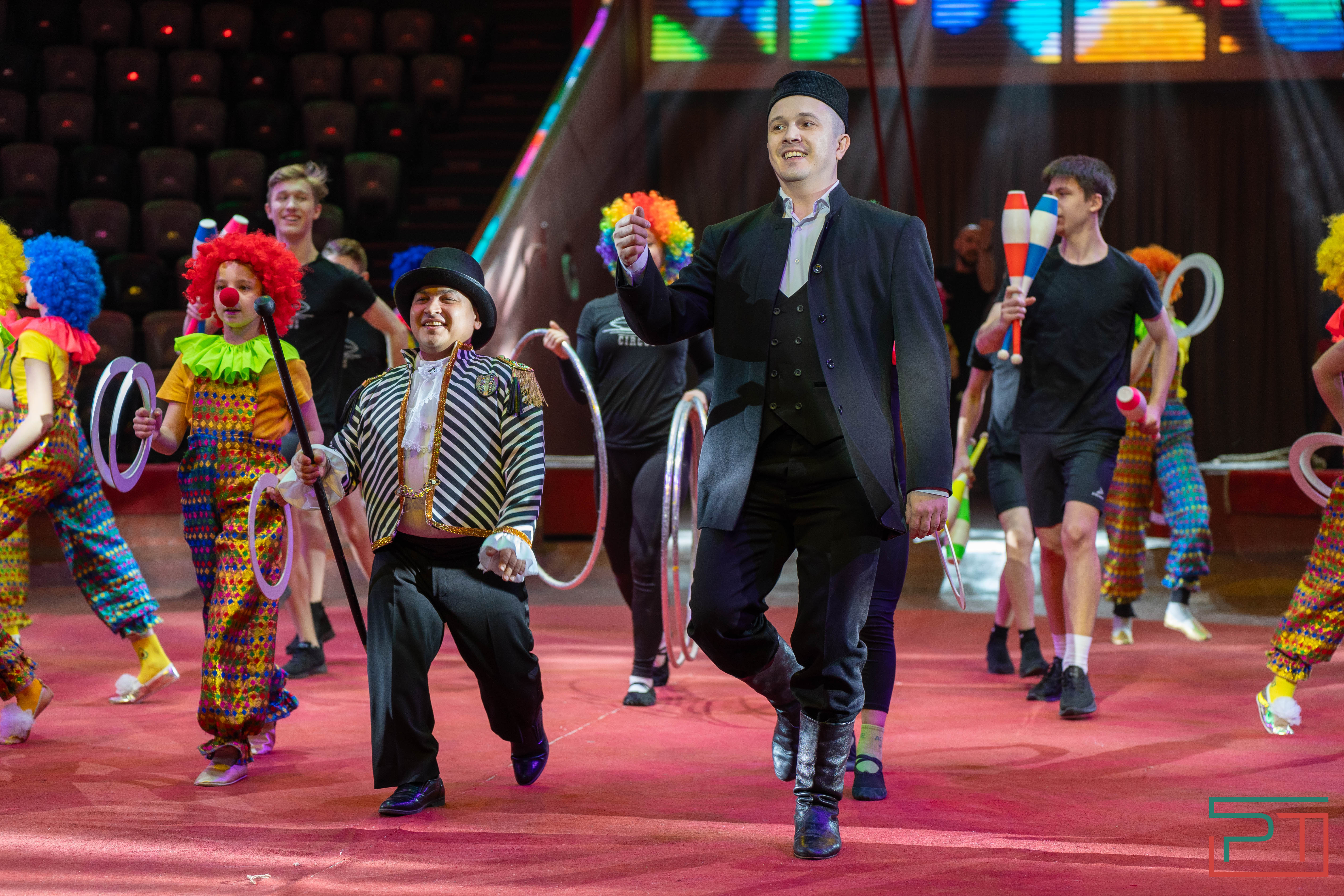 Казанский цирк представляет: новый спектакль "На Сенном базаре"