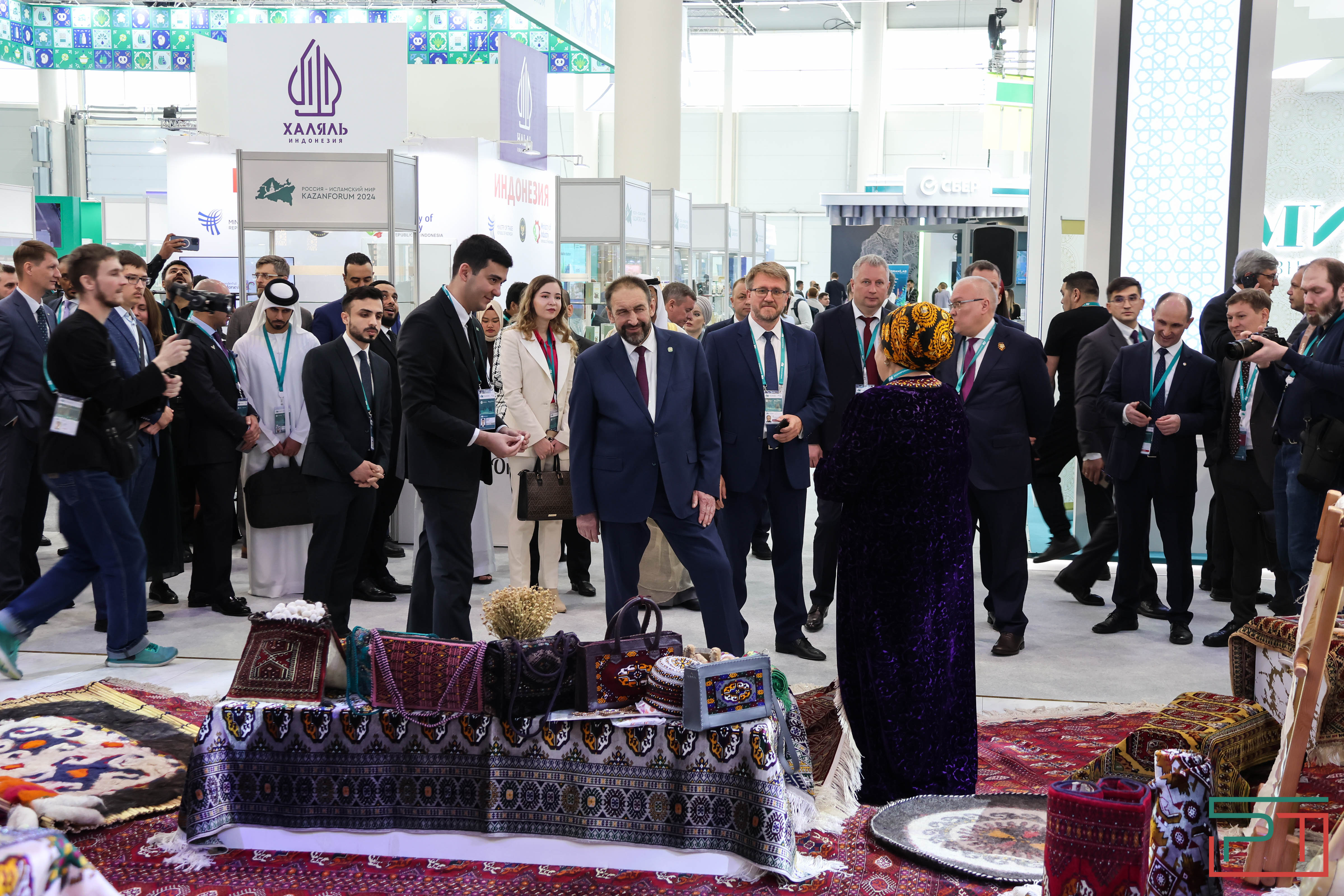 Россия-исламский мир. KazanForum 2024 открылся в Казани