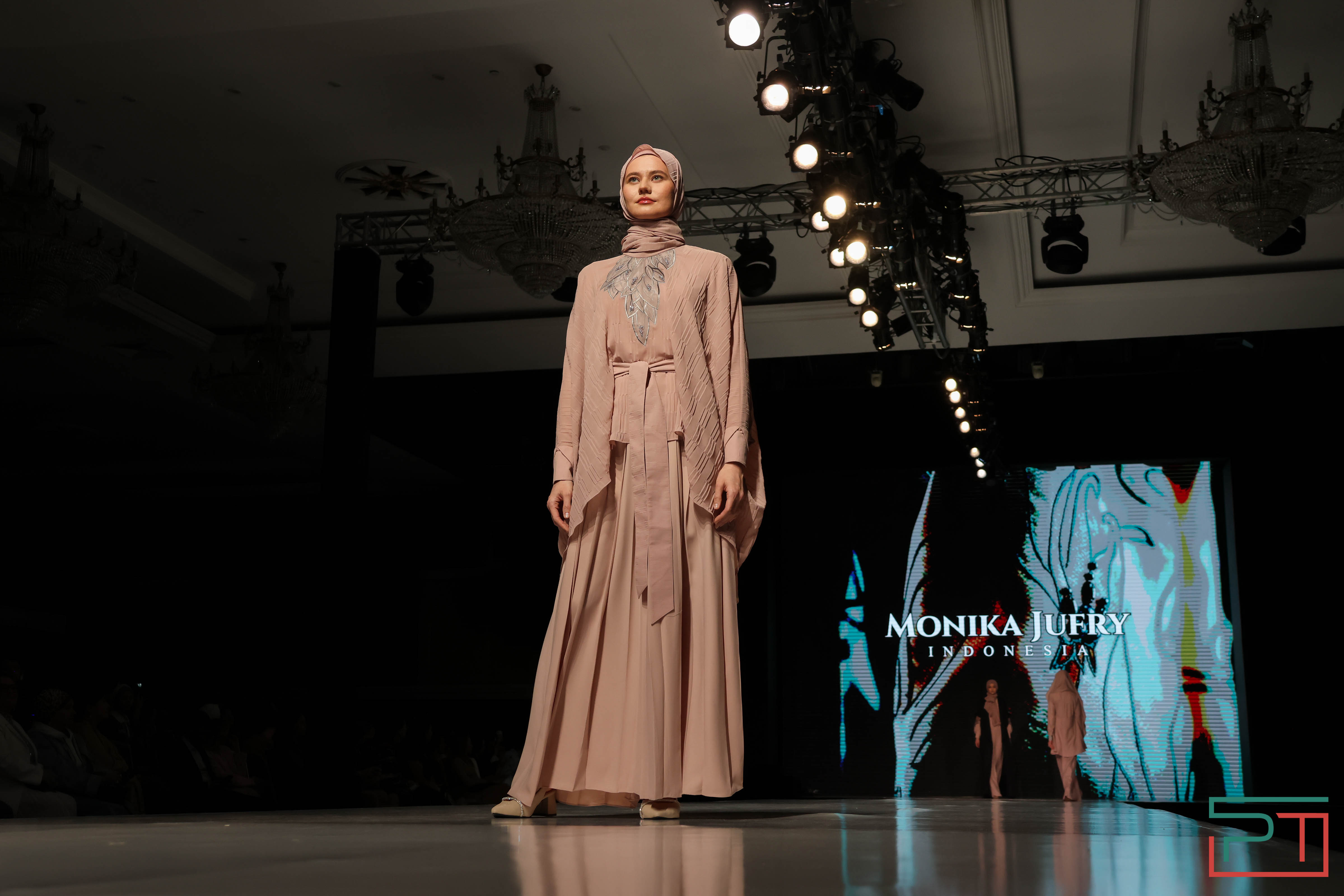 Показ благопристойной моды Modest Fashion Day прошел в Казани