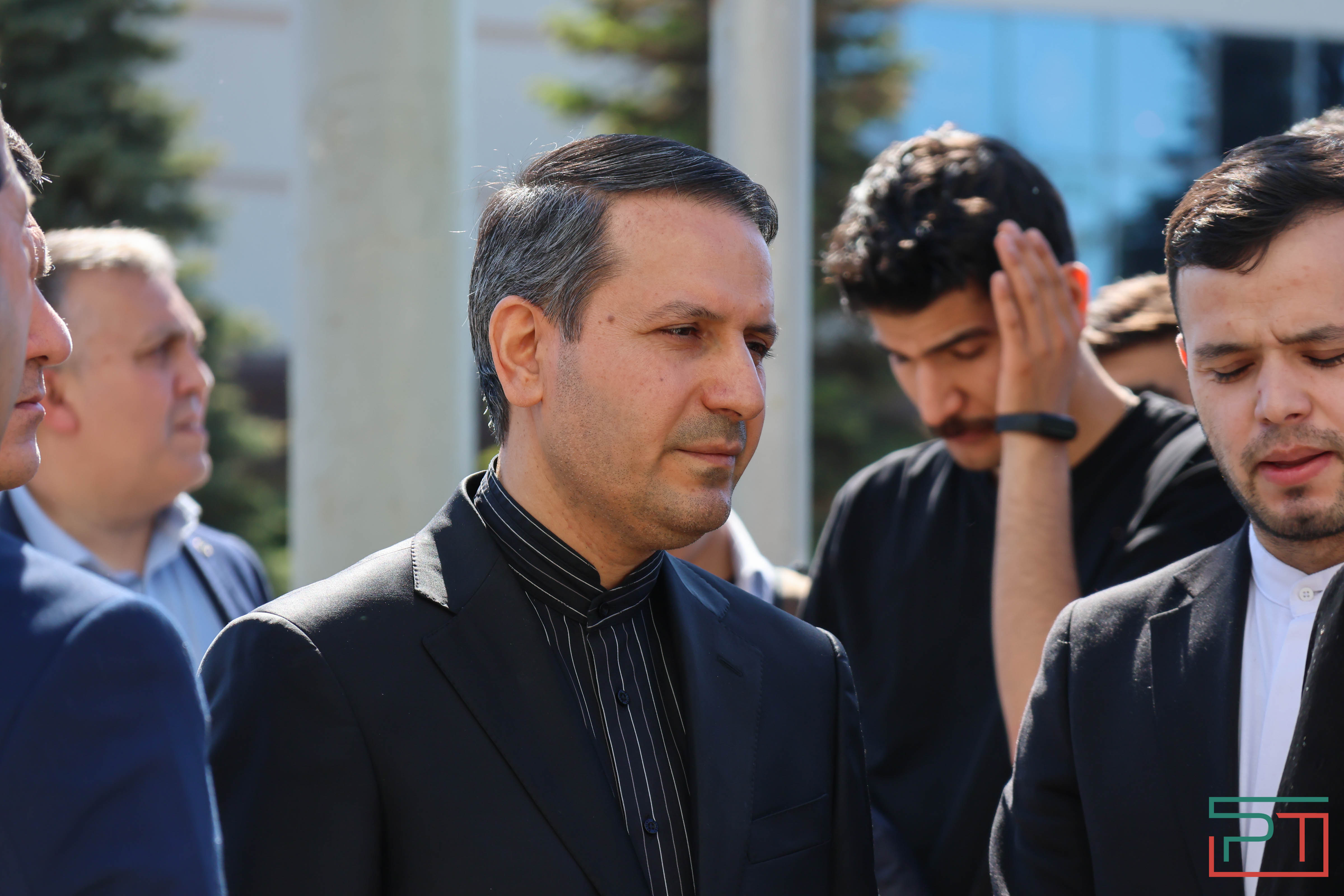 В Казани возложили цветы в память о гибели Президента Ирана