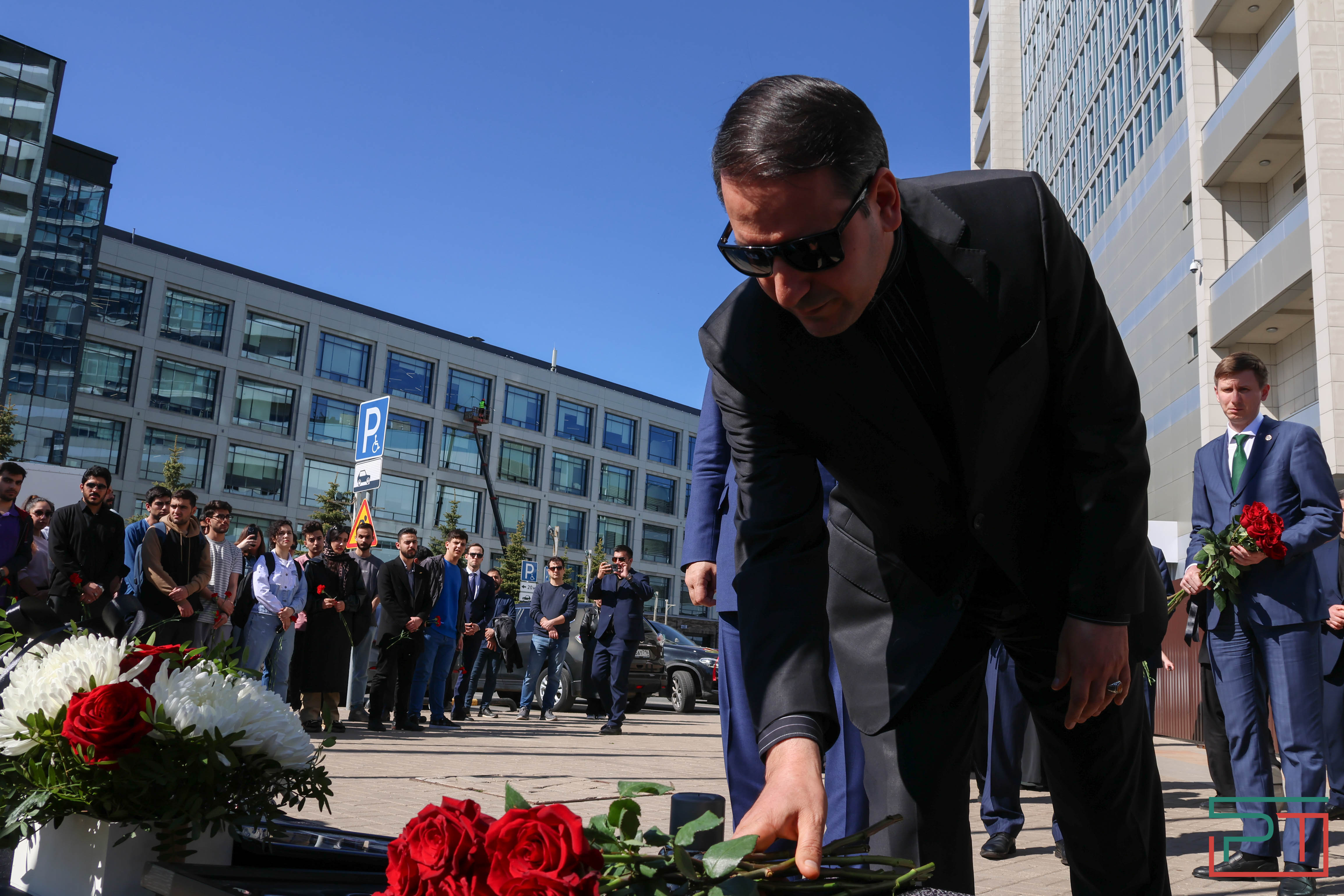 В Казани возложили цветы в память о гибели Президента Ирана