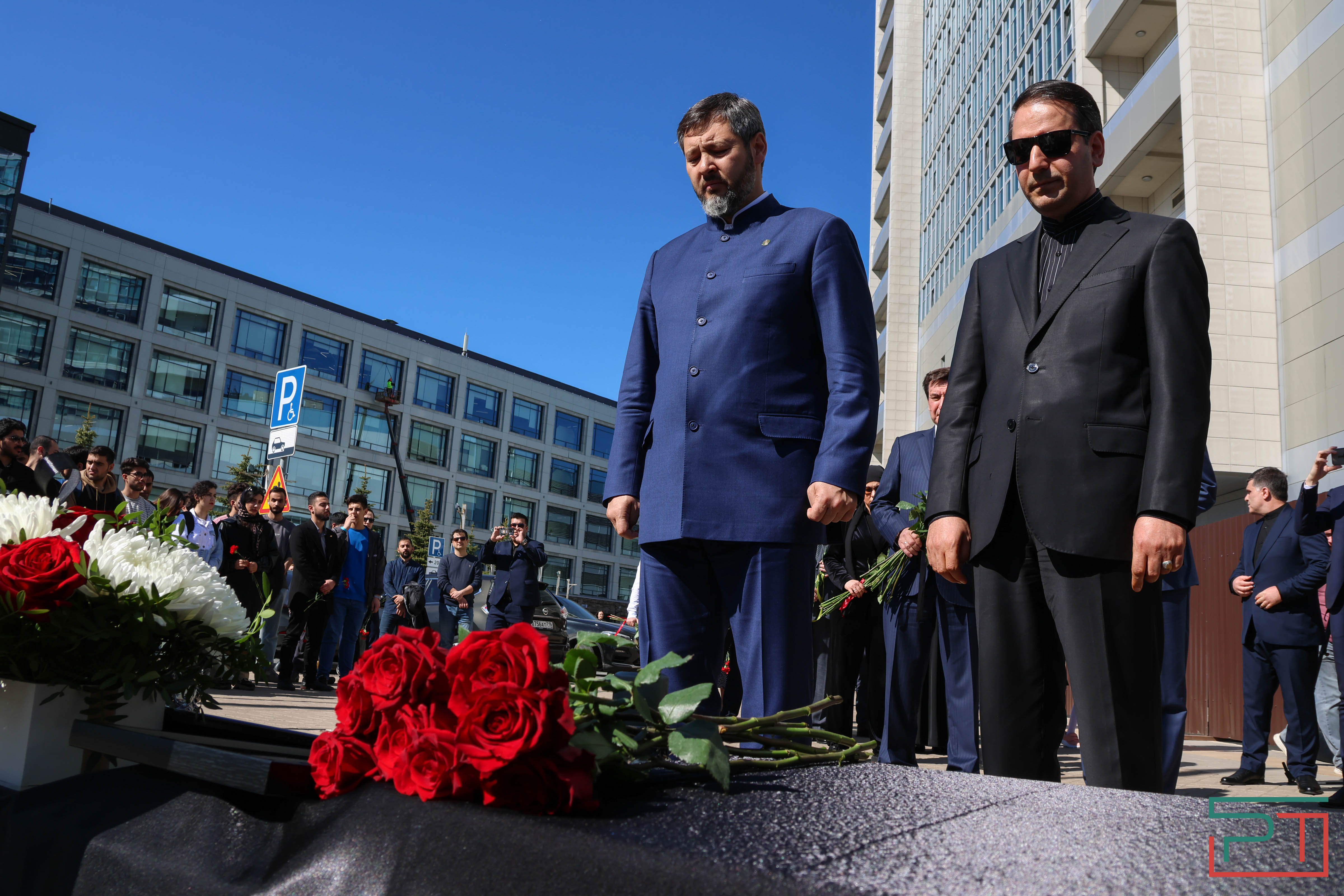 В Казани возложили цветы в память о гибели Президента Ирана