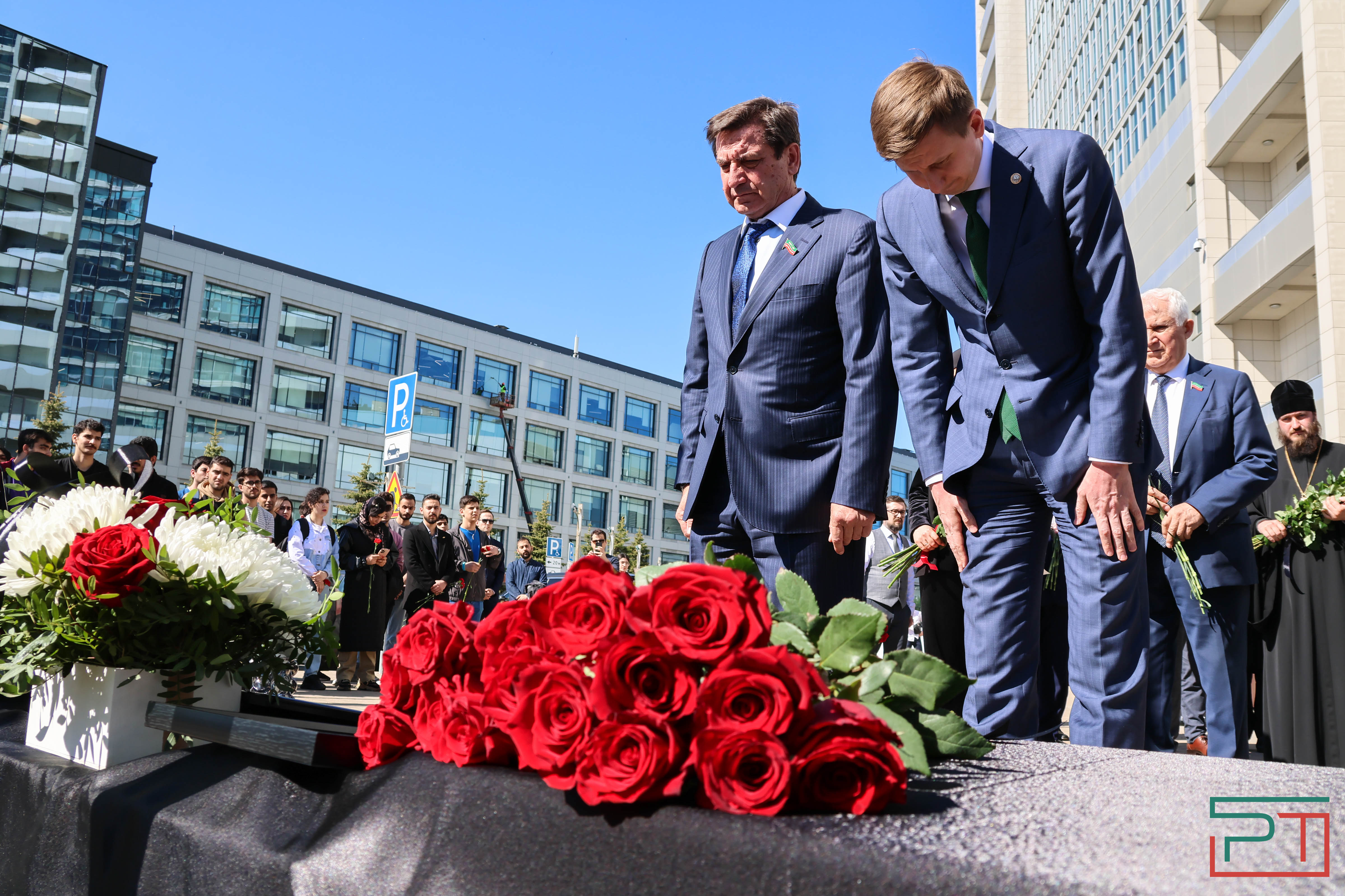 В Казани возложили цветы в память о гибели Президента Ирана