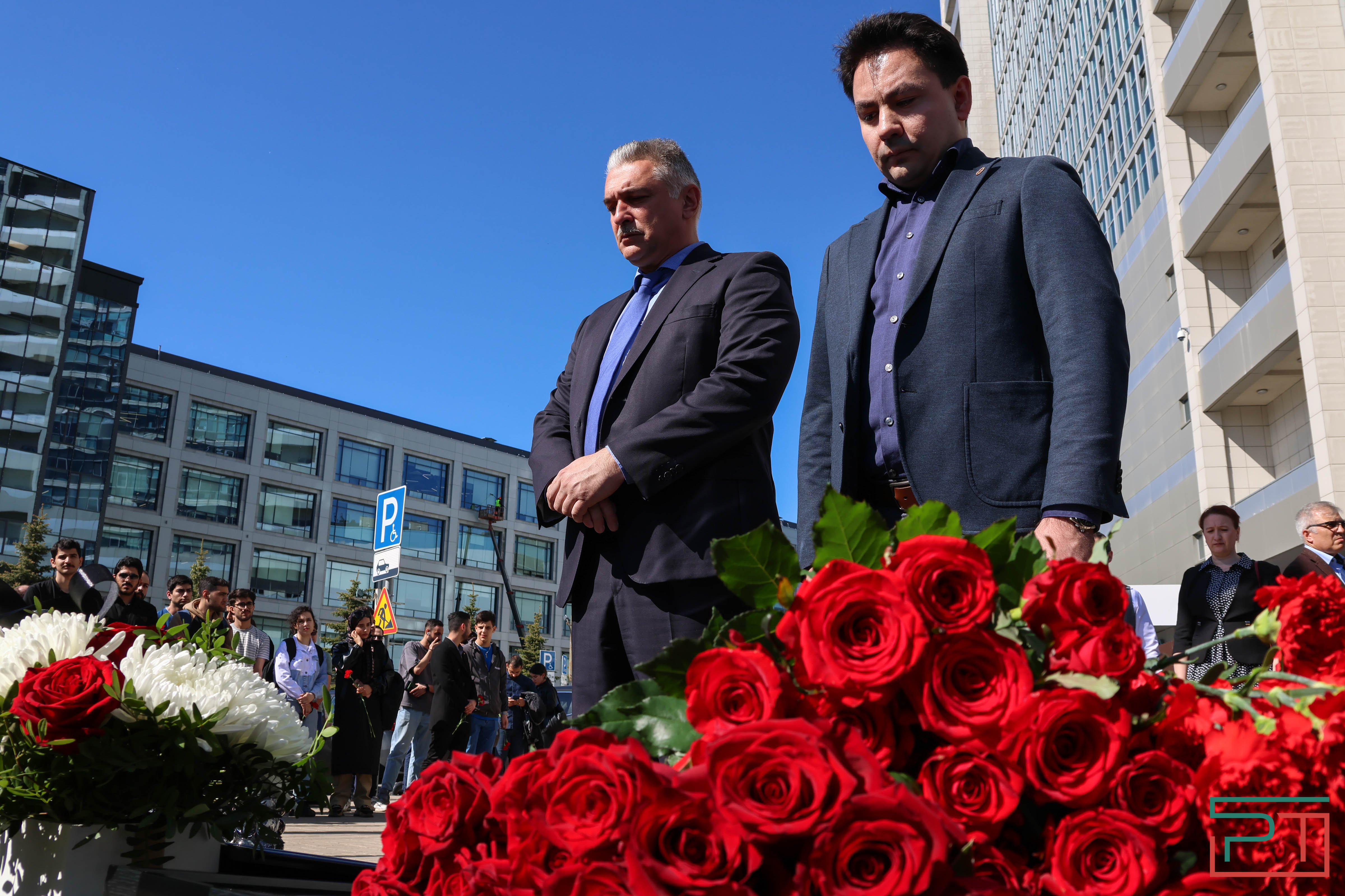 В Казани возложили цветы в память о гибели Президента Ирана