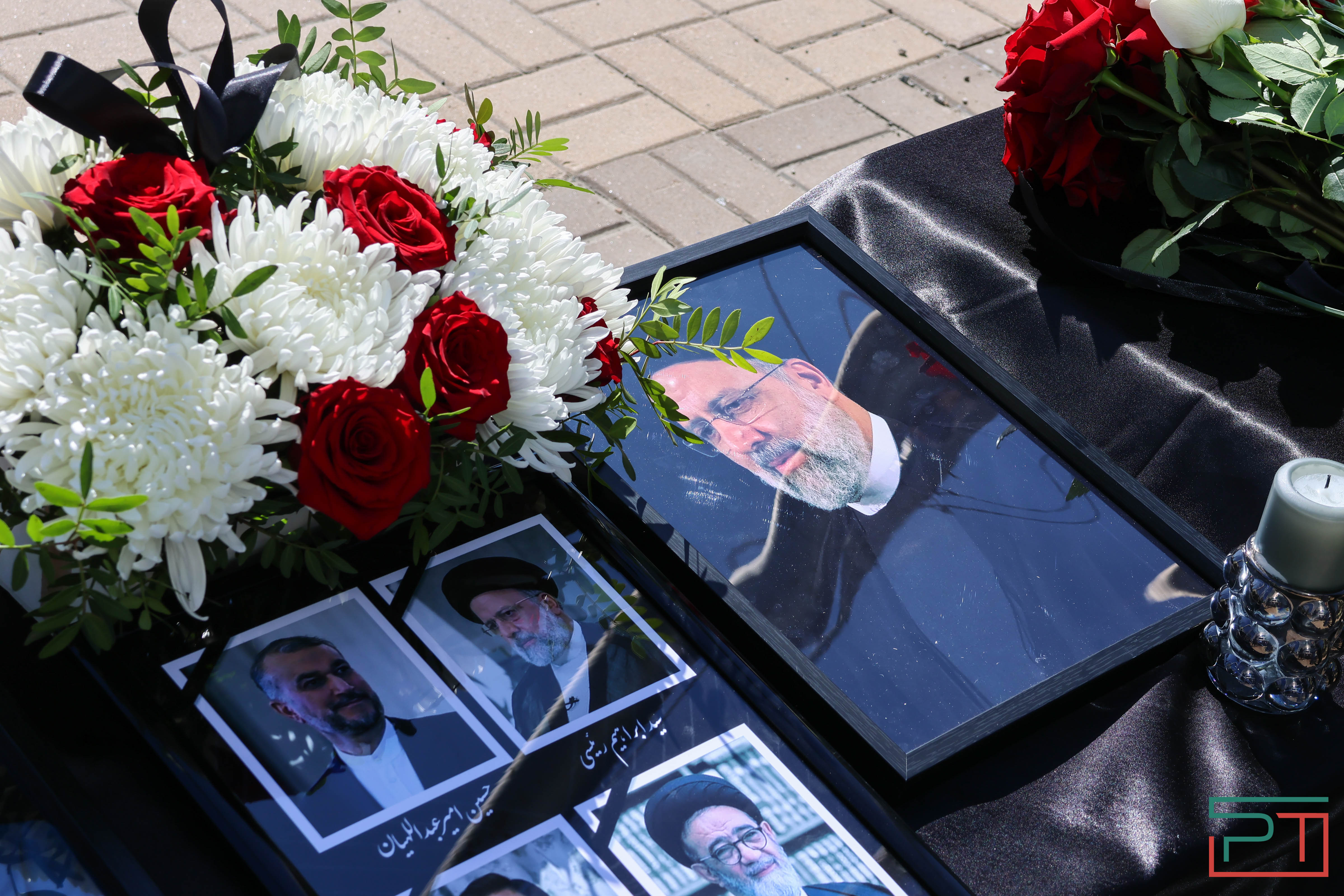 В Казани возложили цветы в память о гибели Президента Ирана