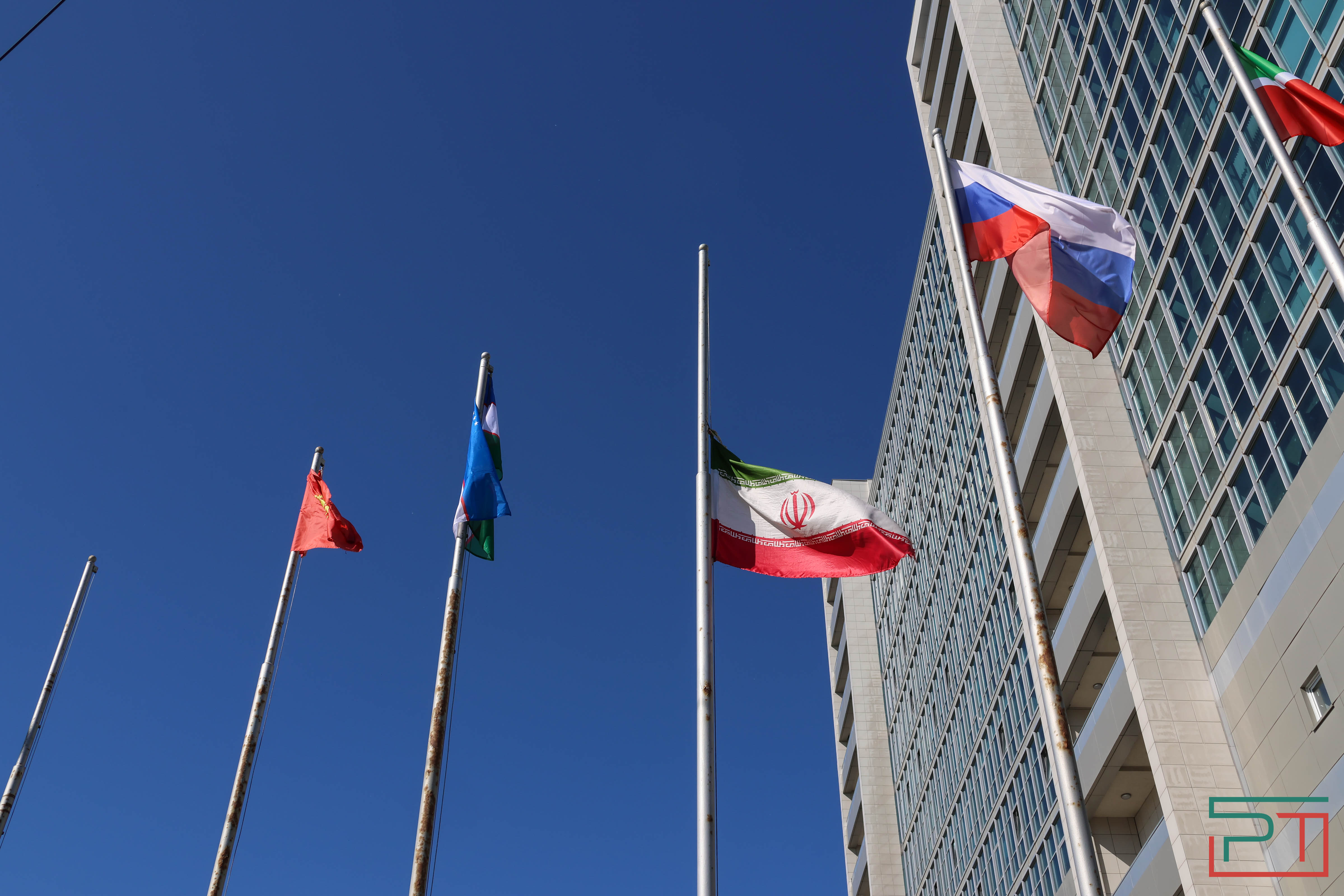 В Казани возложили цветы в память о гибели Президента Ирана