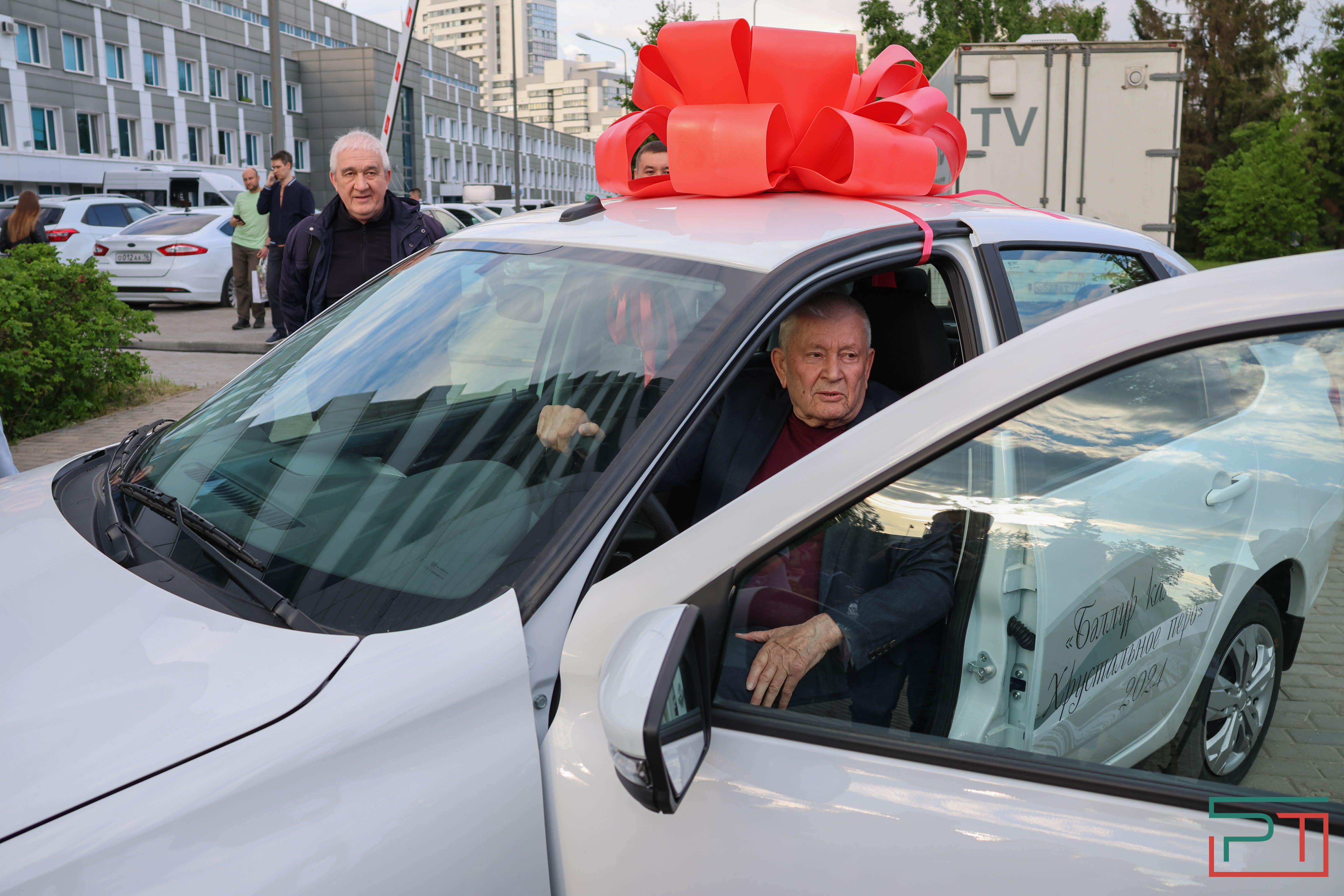 Объявлены победители журналистского конкурса «Хрустальное перо 2024»