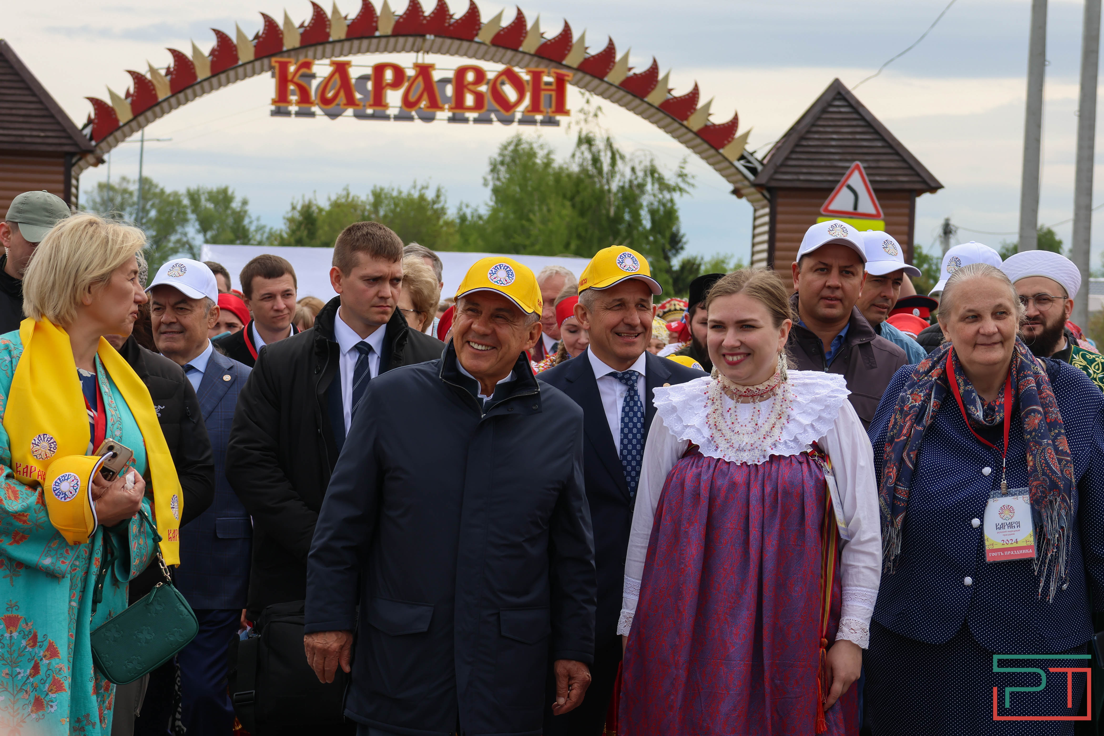 Минниханов посетил русский народный праздник Каравон