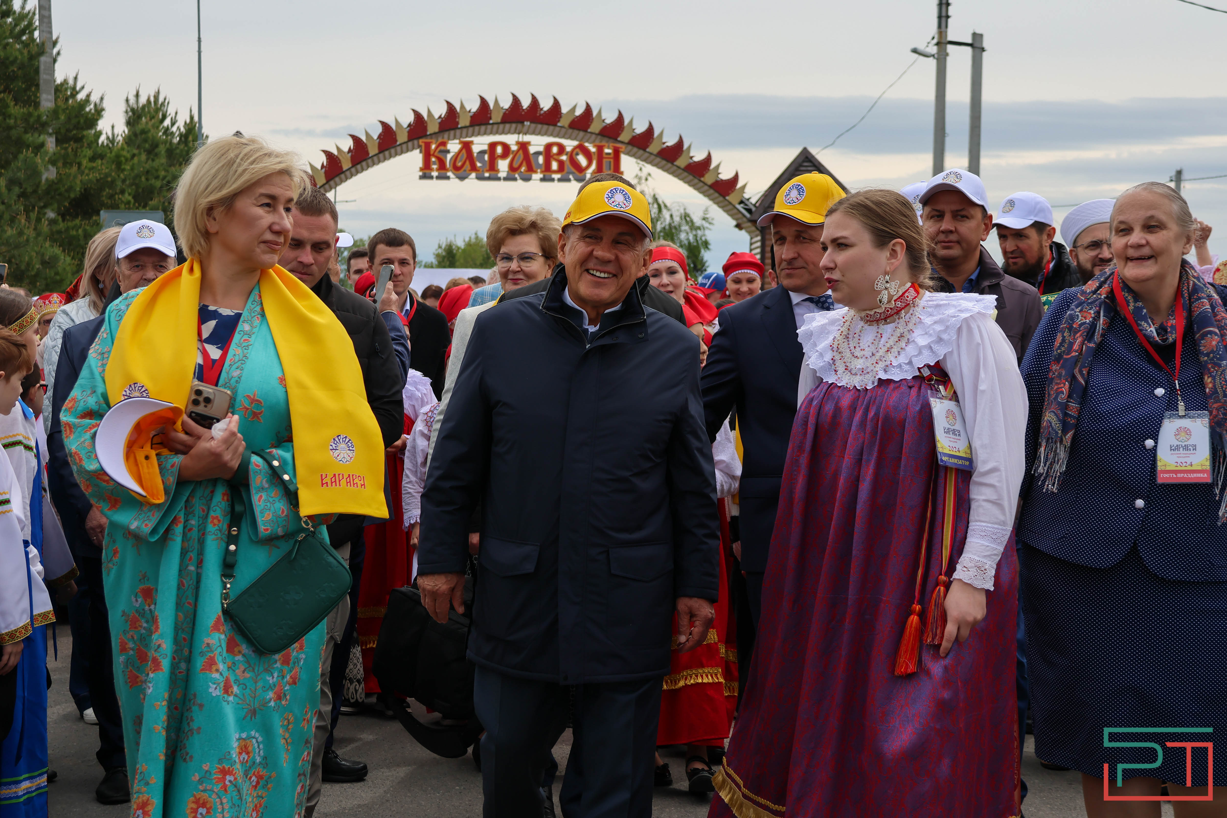 Минниханов посетил русский народный праздник Каравон