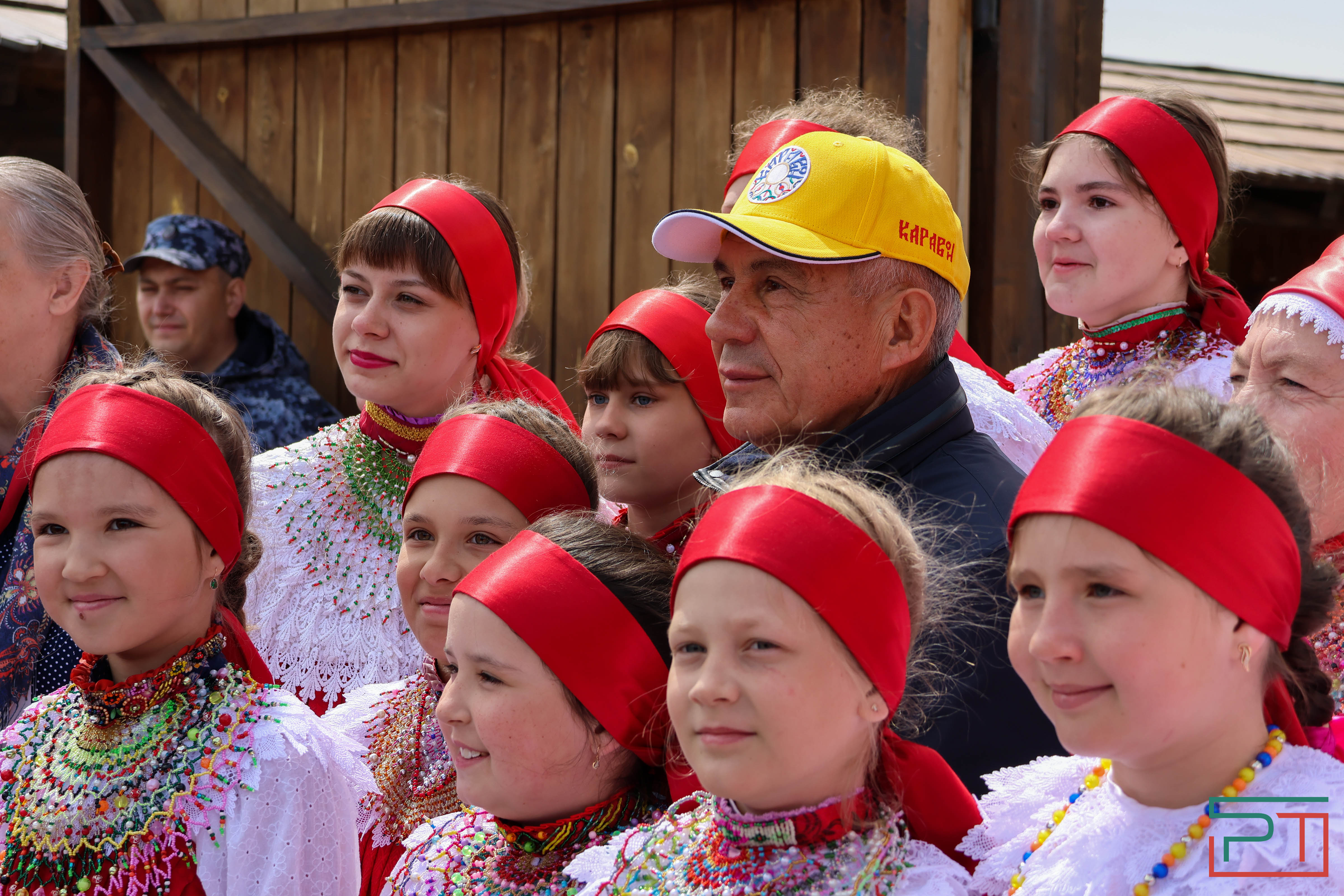 Минниханов посетил русский народный праздник Каравон