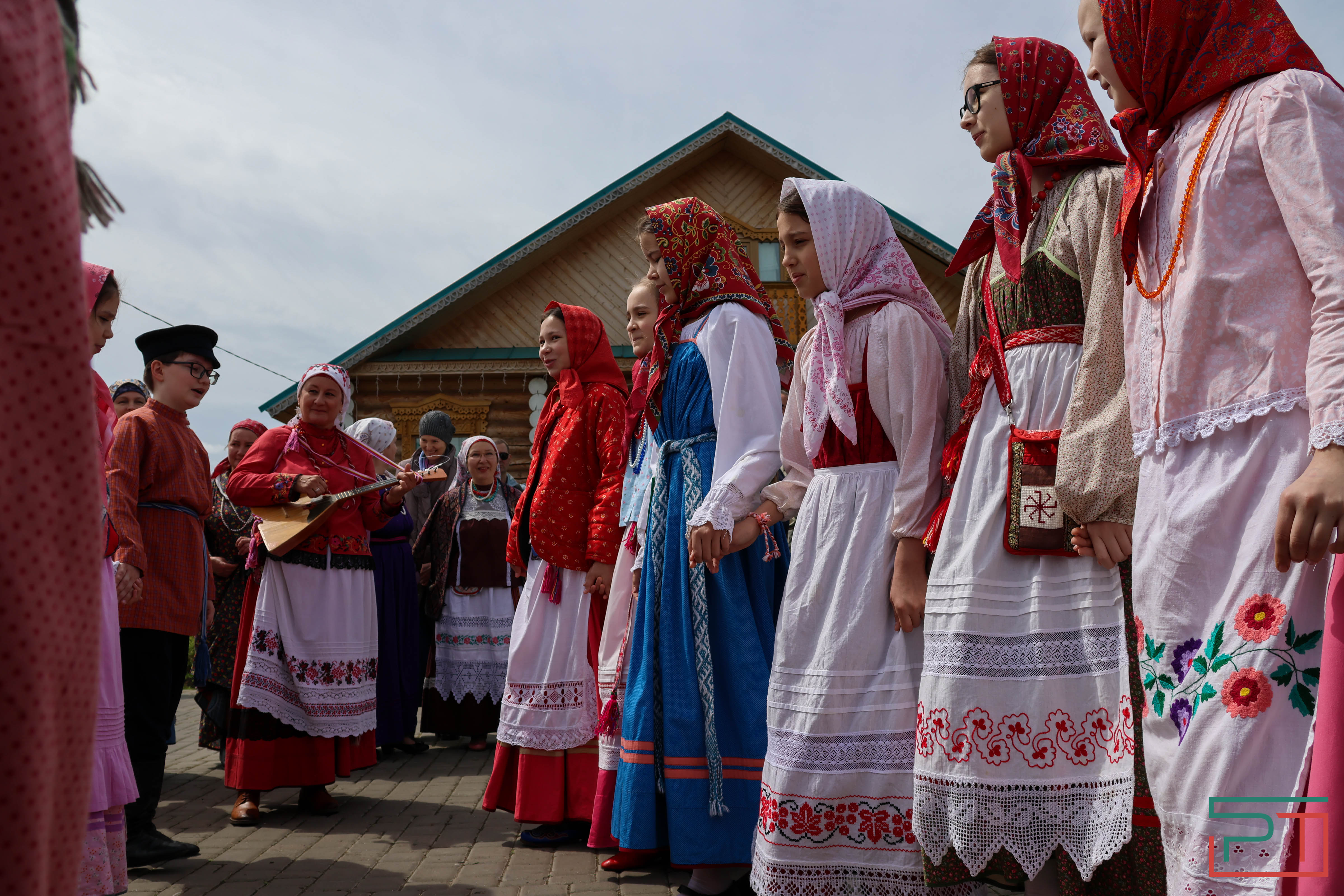 Минниханов посетил русский народный праздник Каравон