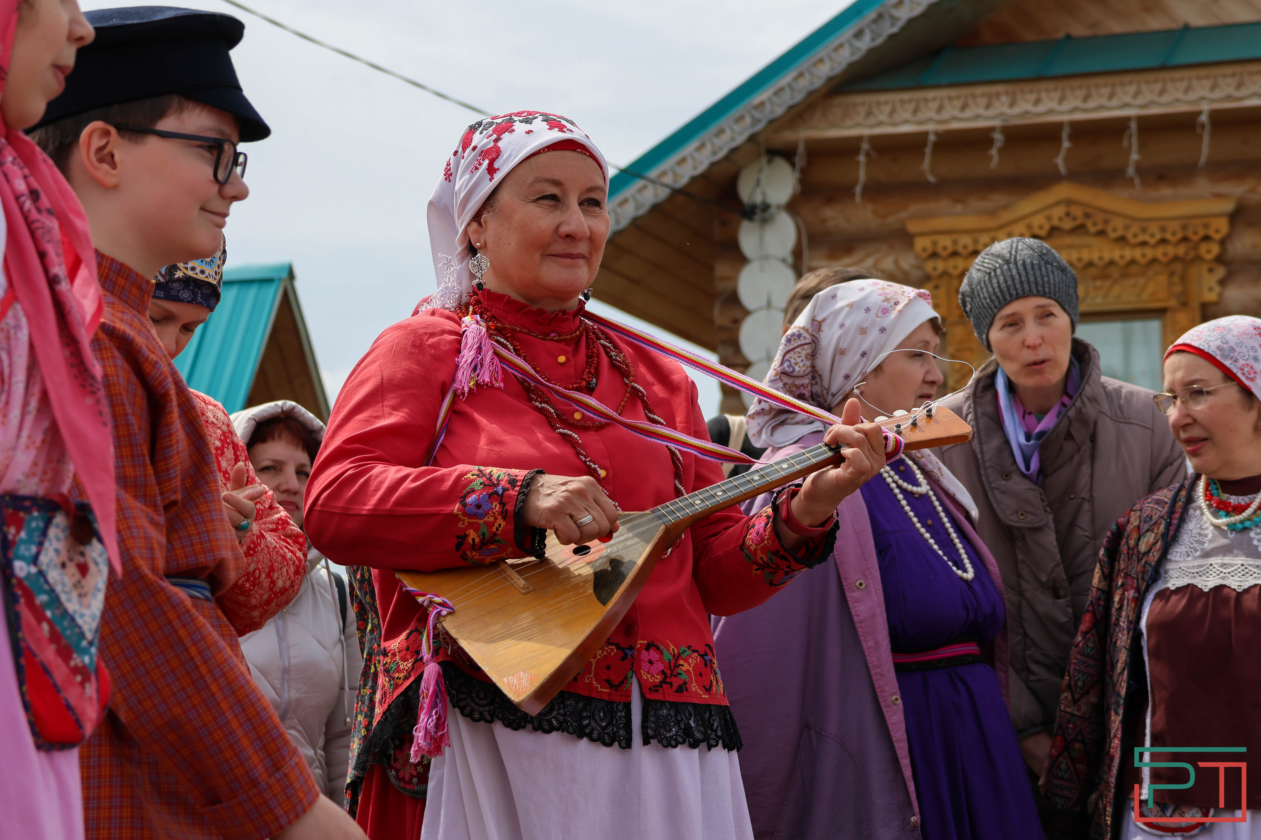 Минниханов посетил русский народный праздник Каравон