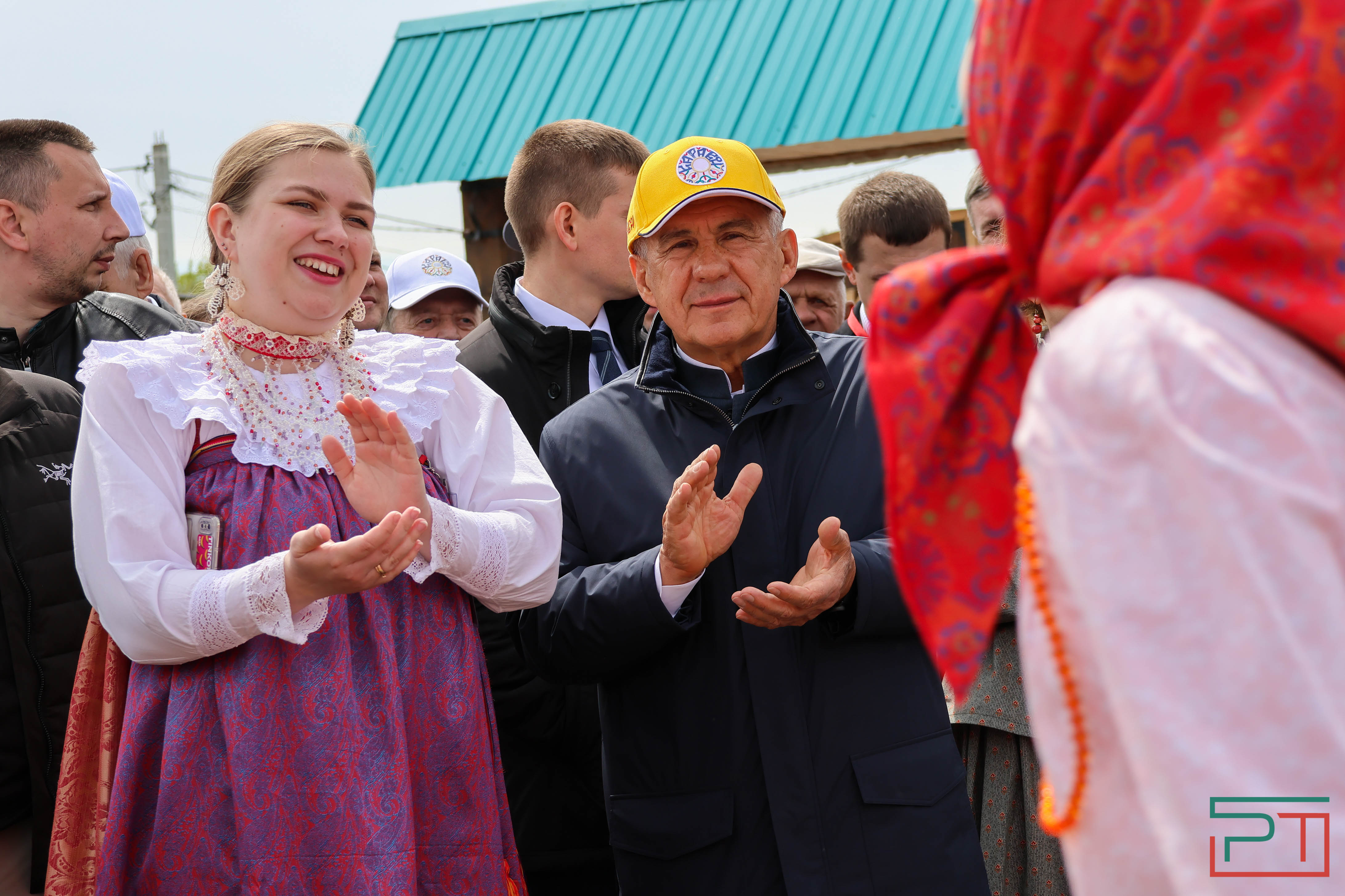 Минниханов посетил русский народный праздник Каравон