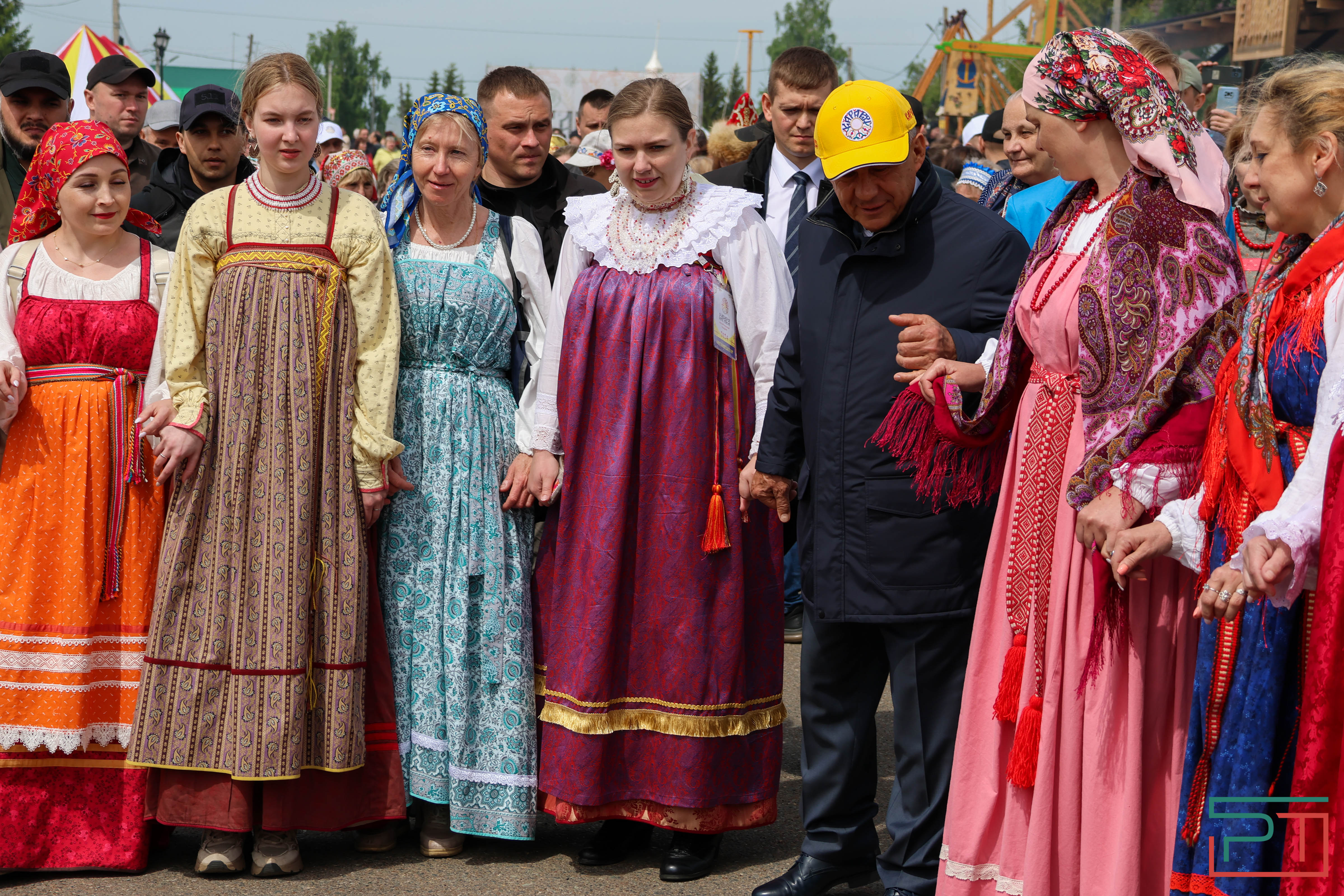 Минниханов посетил русский народный праздник Каравон