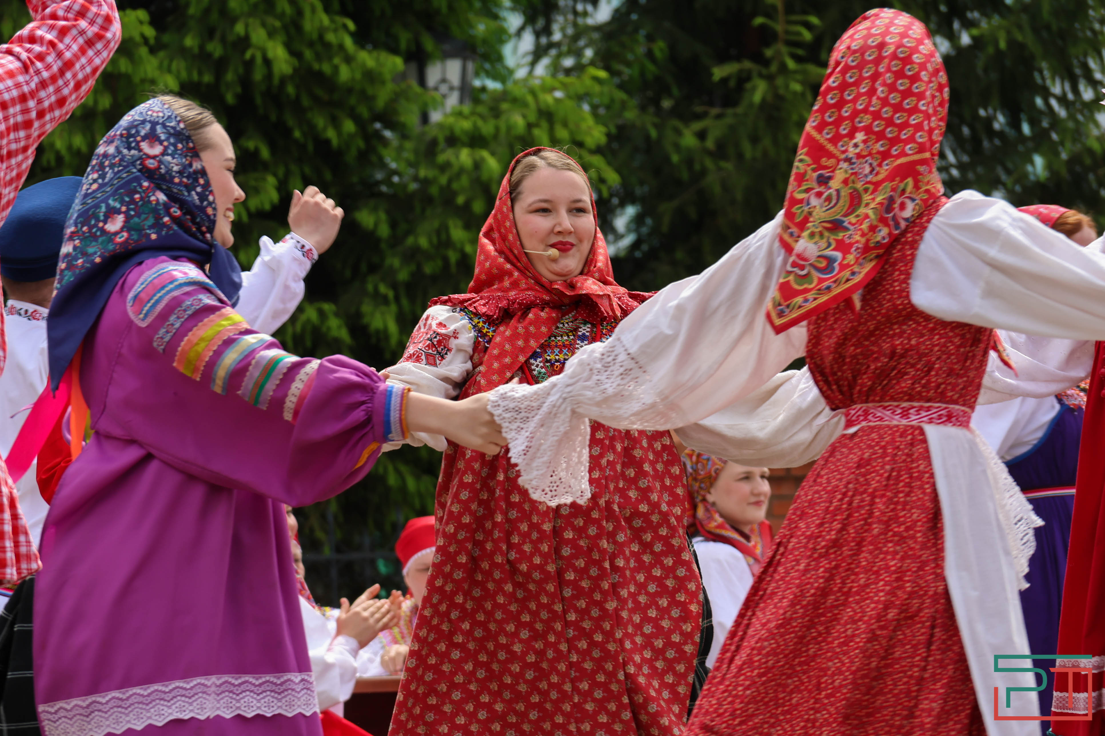 Минниханов посетил русский народный праздник Каравон