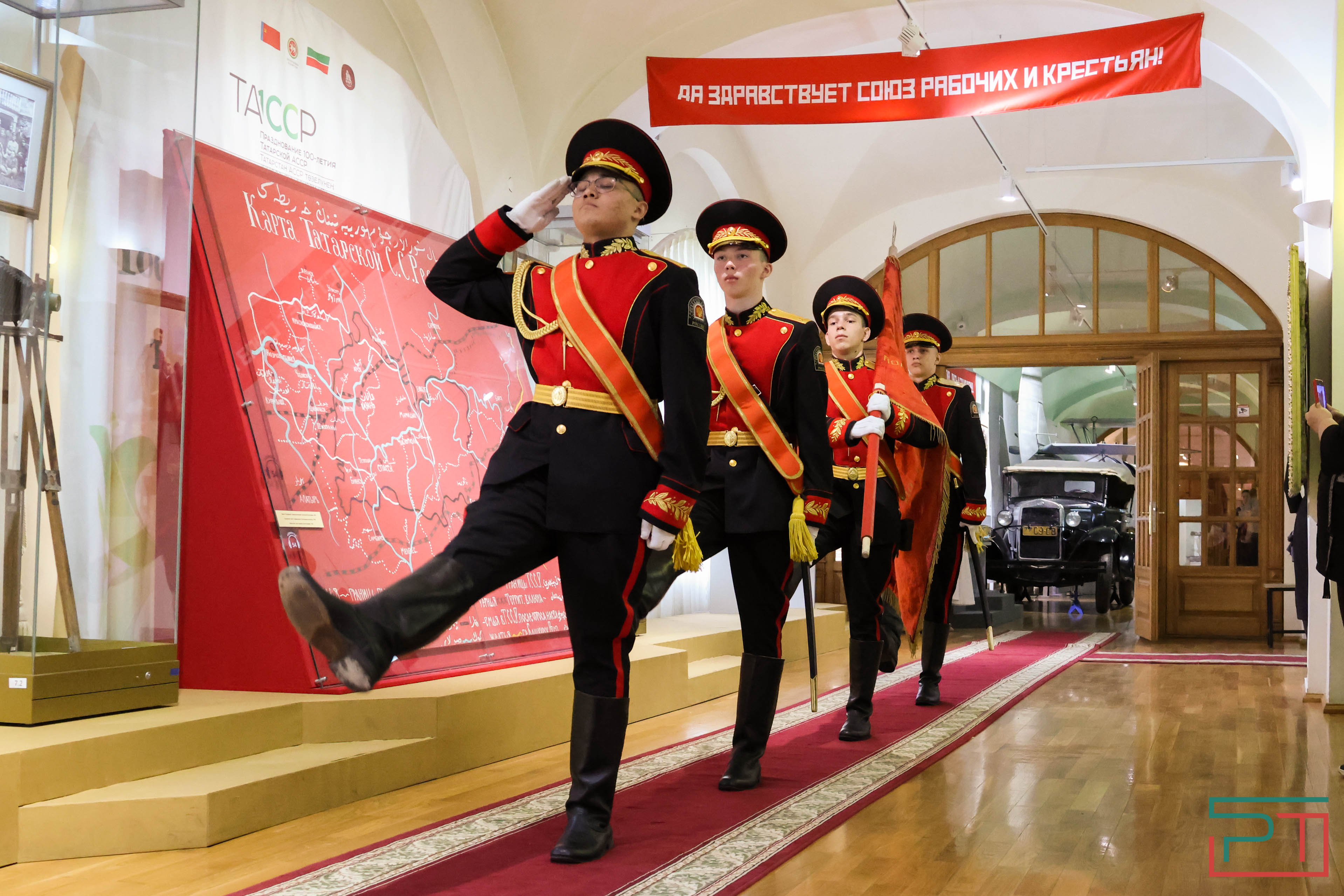 Акция «Знамя – символ Победы» прошла в Нацмузее РТ