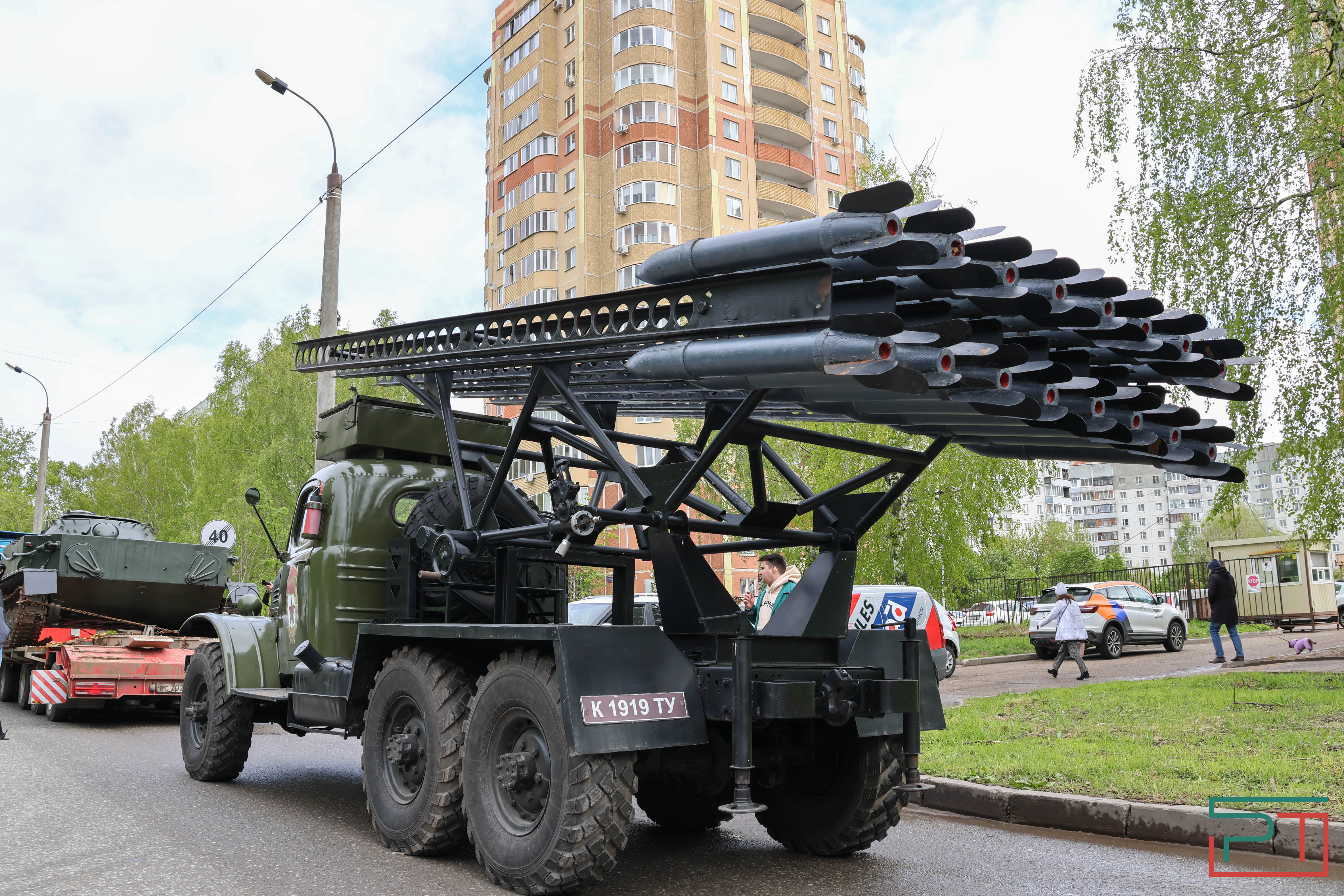 Акция "Парад у дома ветерана" прошла в Казани