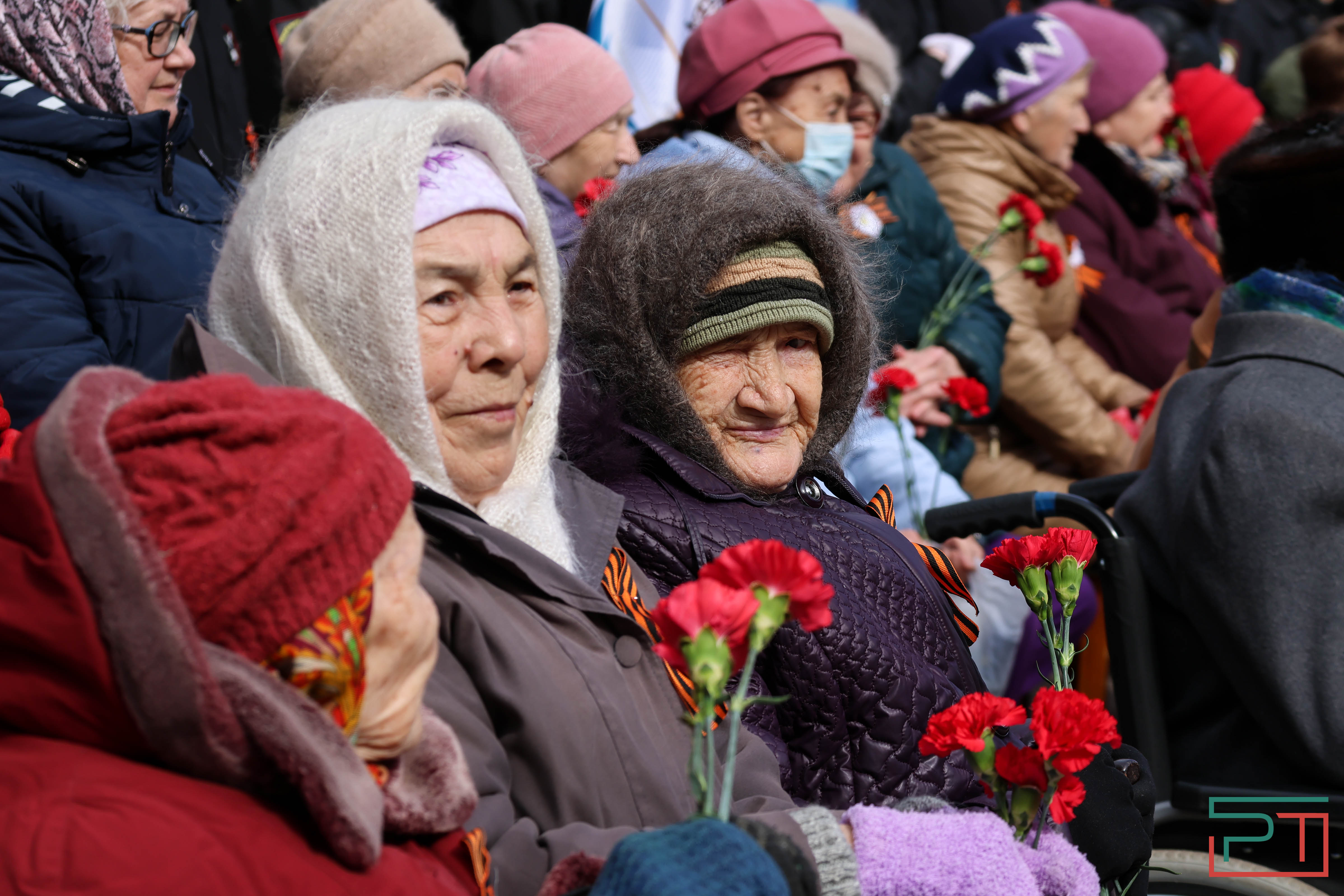Акция "Парад у дома ветерана" прошла в Казани