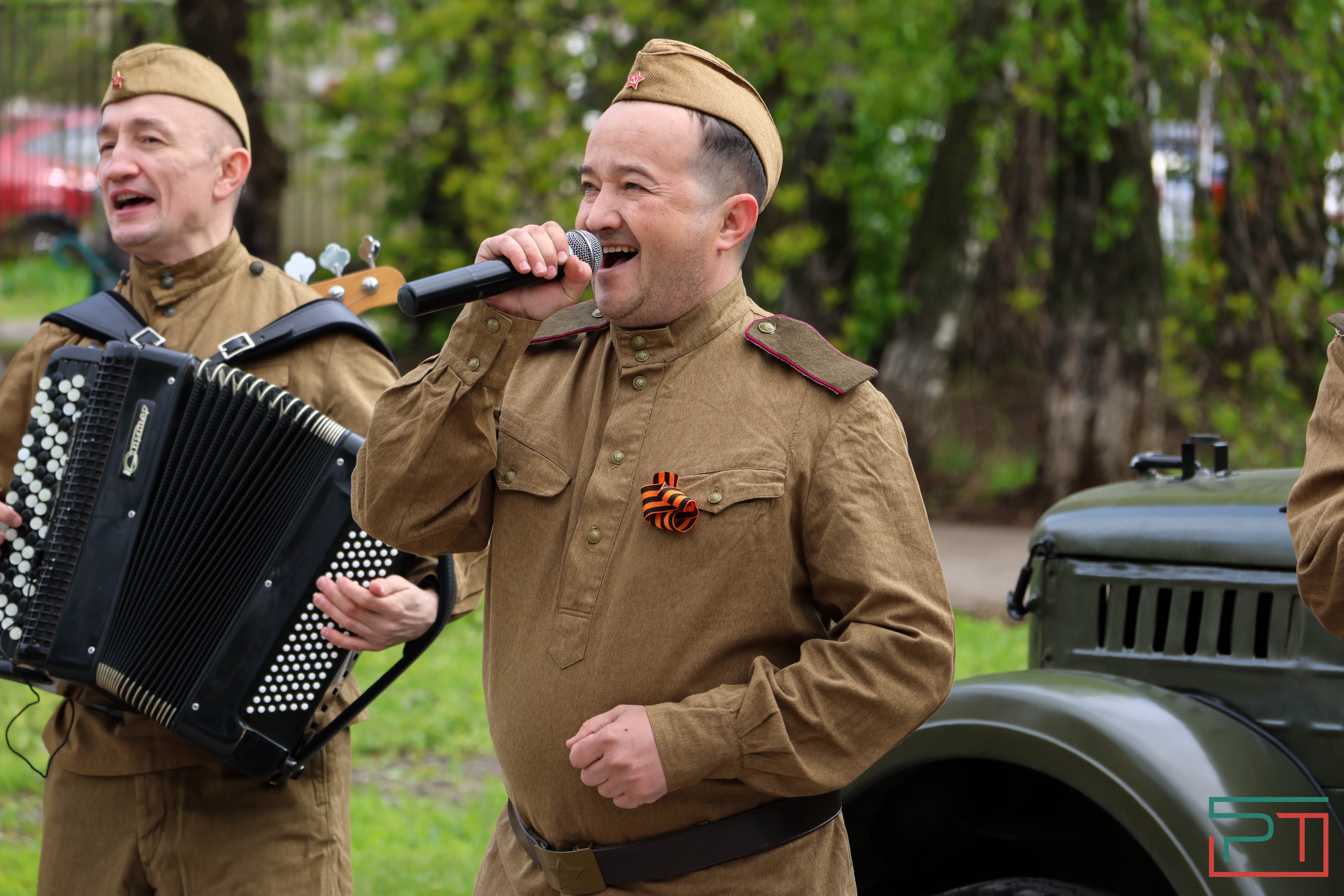 Акция "Парад у дома ветерана" прошла в Казани