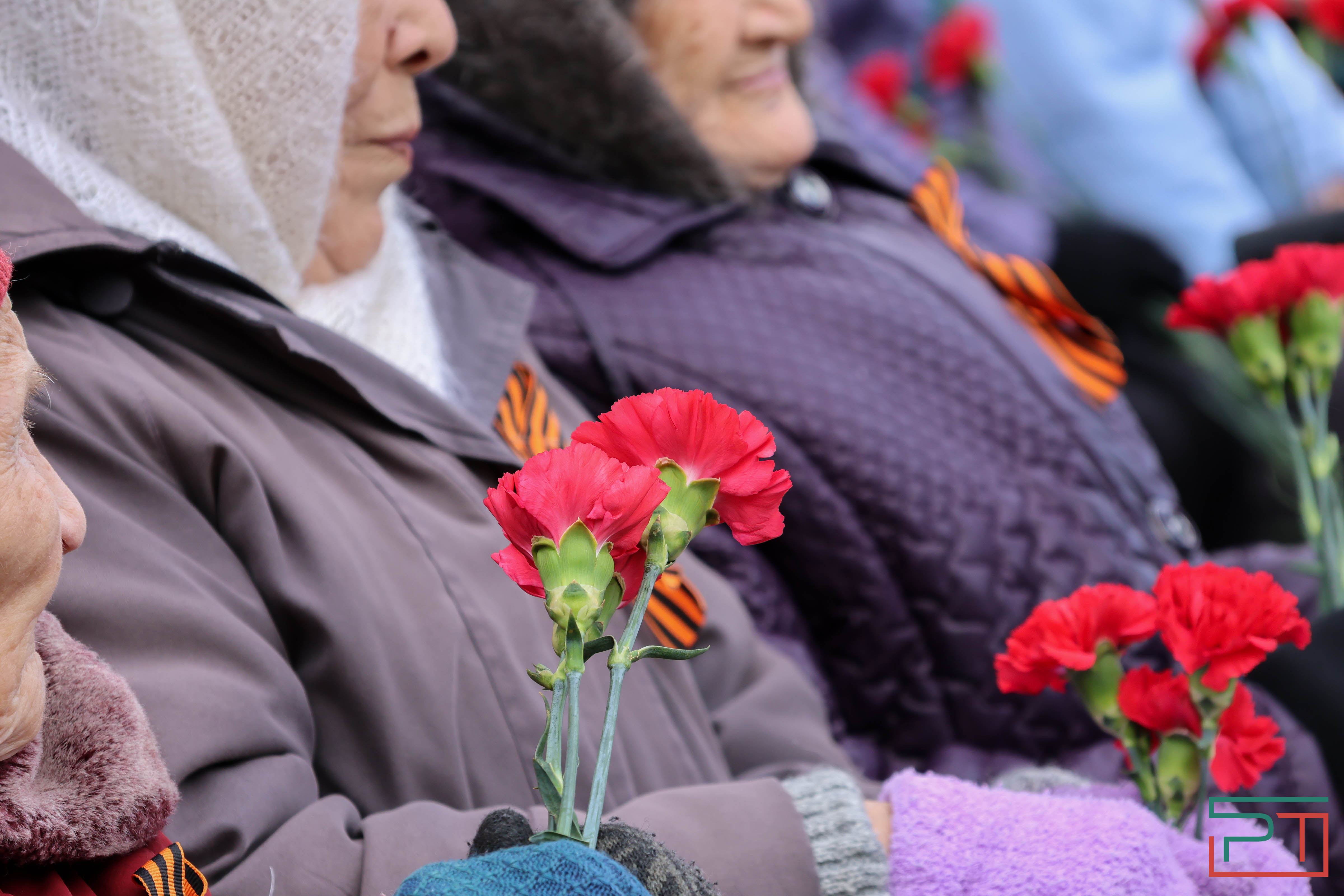 Акция "Парад у дома ветерана" прошла в Казани