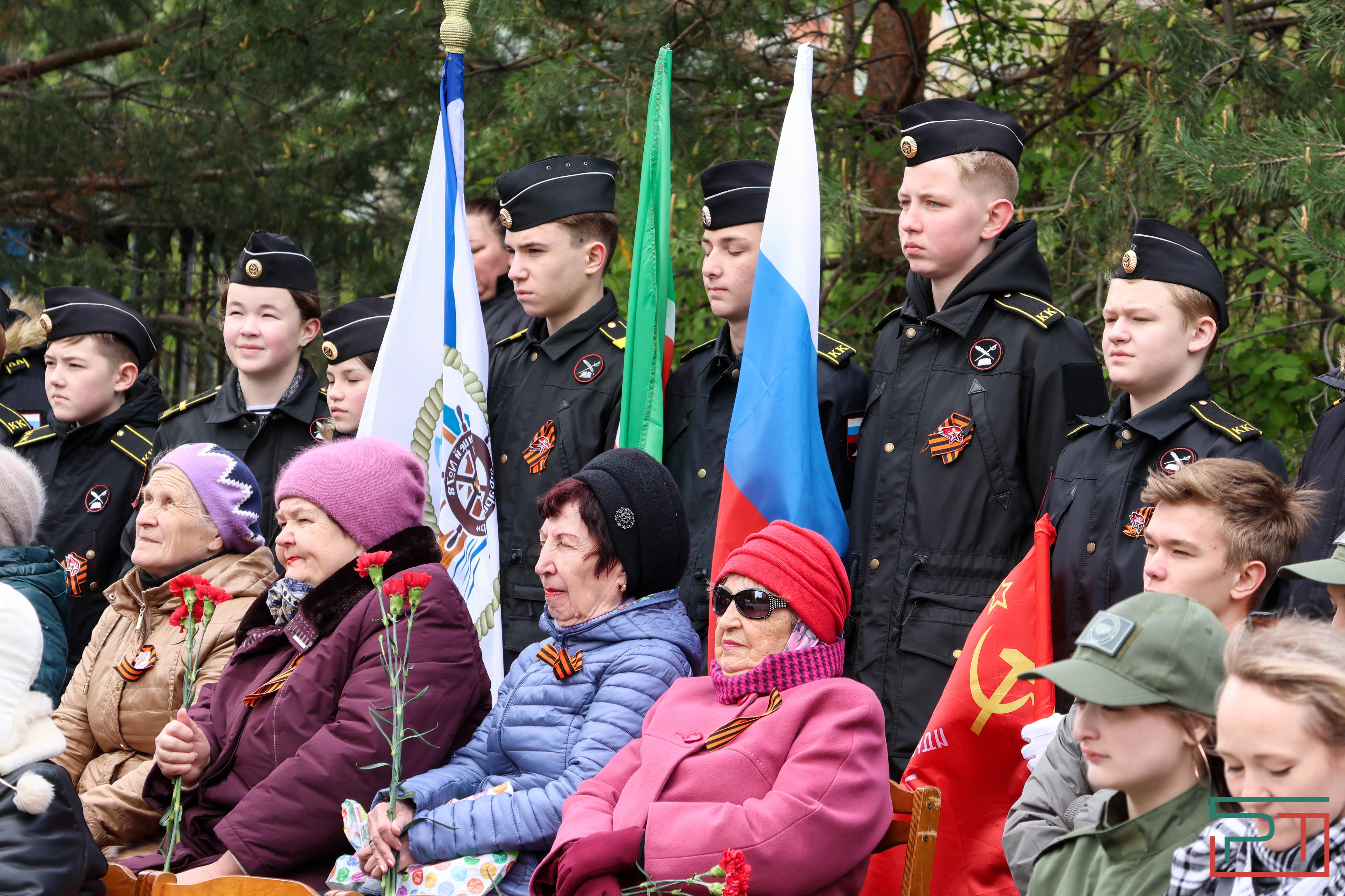 Акция "Парад у дома ветерана" прошла в Казани
