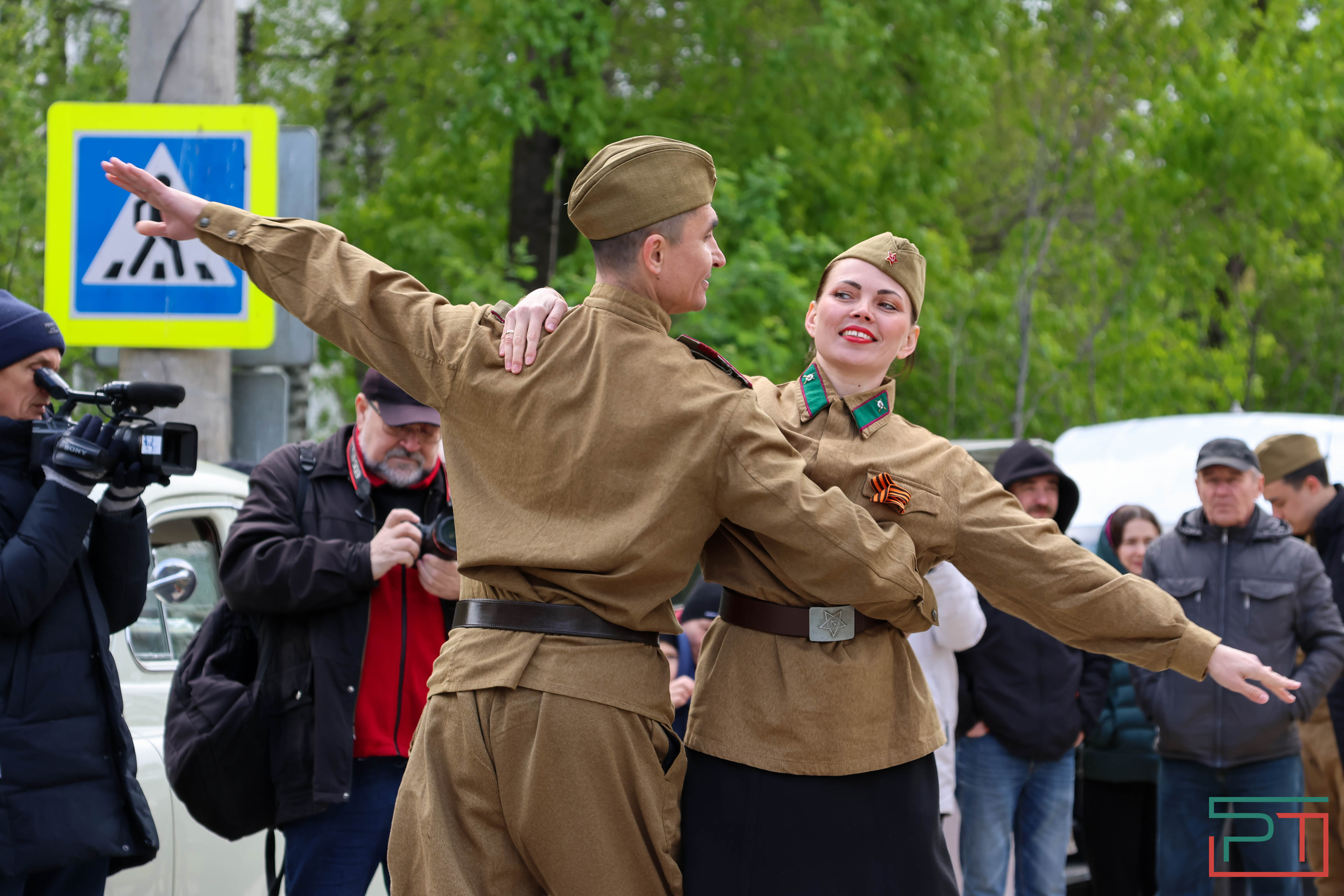 Акция "Парад у дома ветерана" прошла в Казани