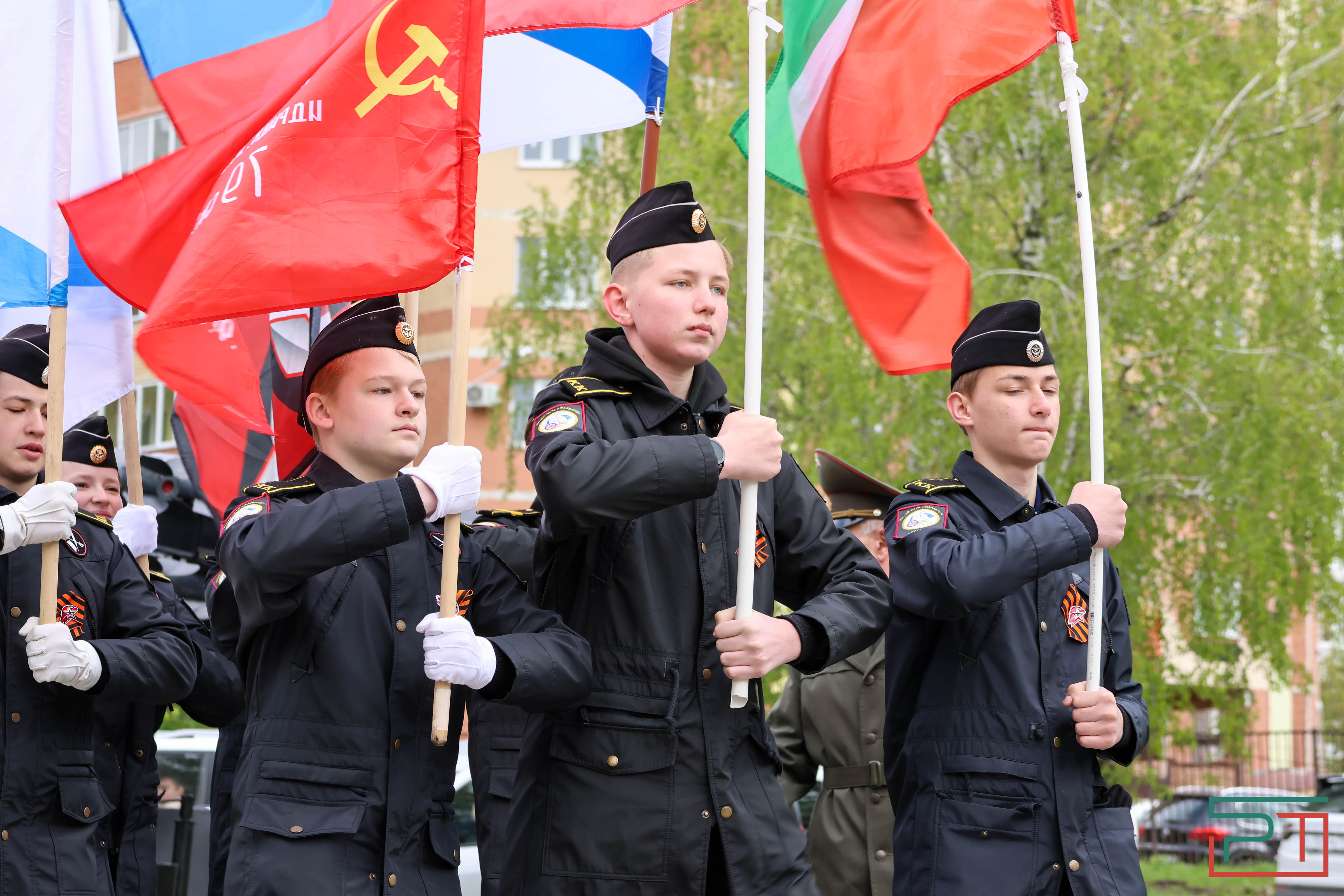 Акция "Парад у дома ветерана" прошла в Казани
