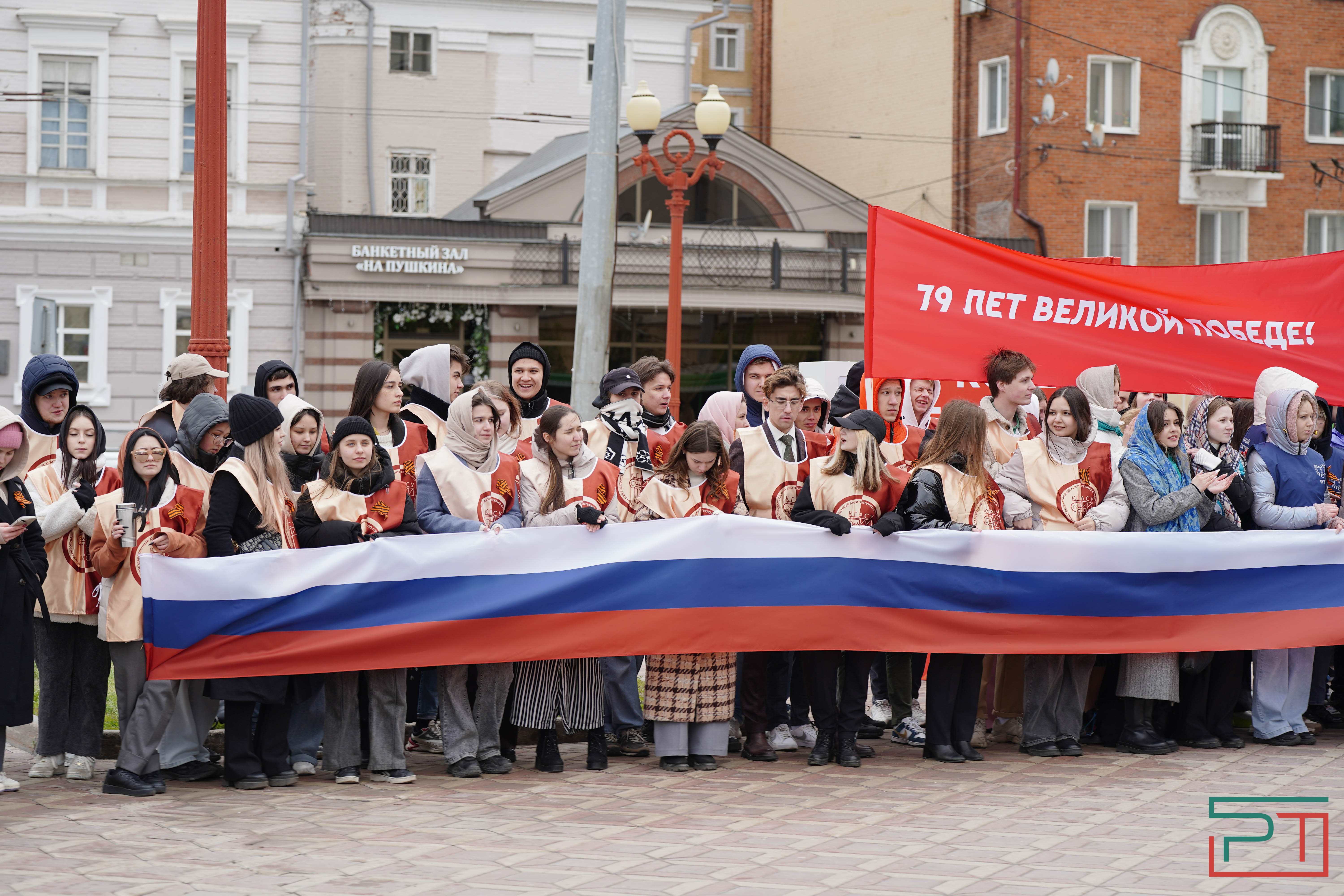 Молодежь Татарстана встретила ветеранов ВОВ