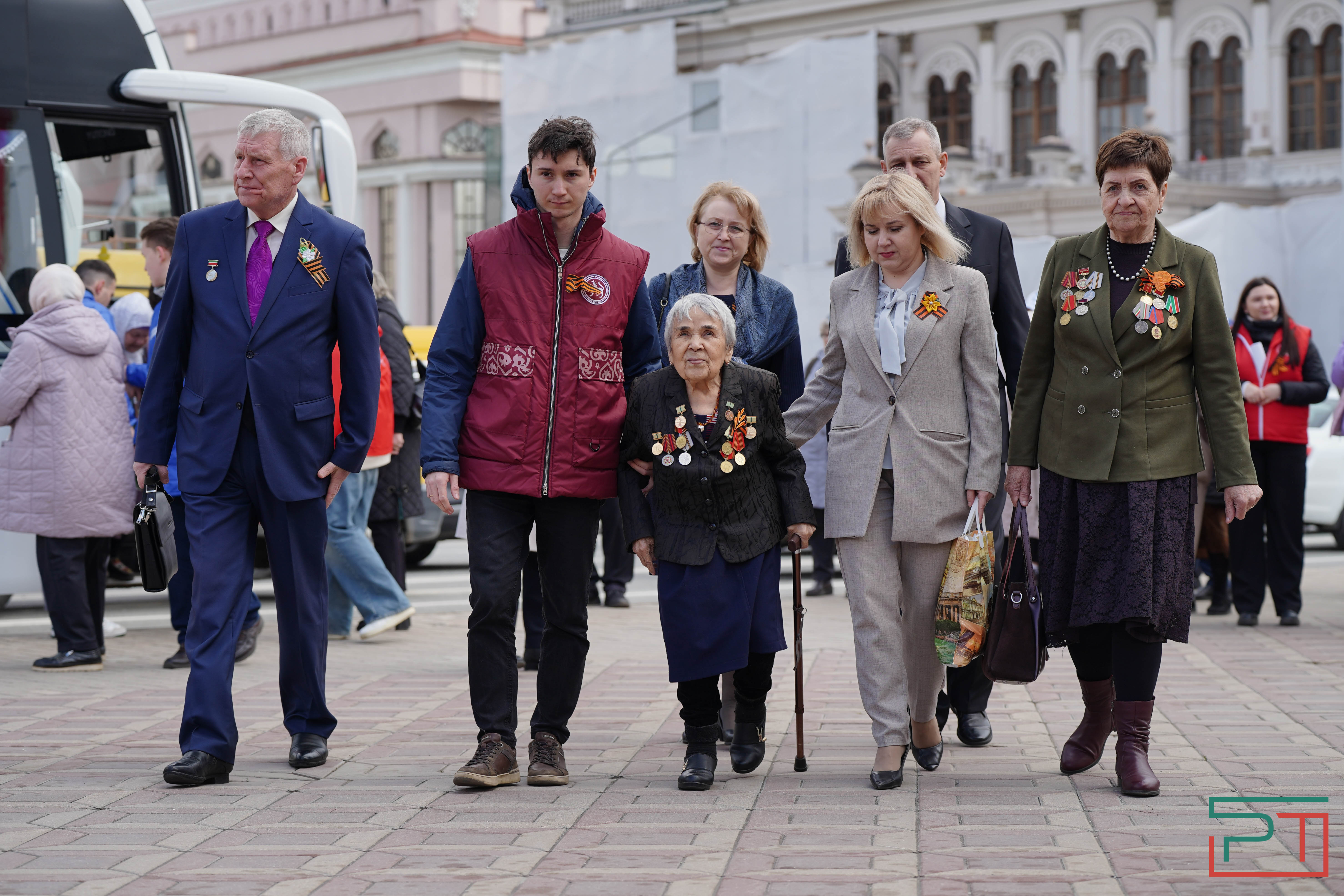 Молодежь Татарстана встретила ветеранов ВОВ