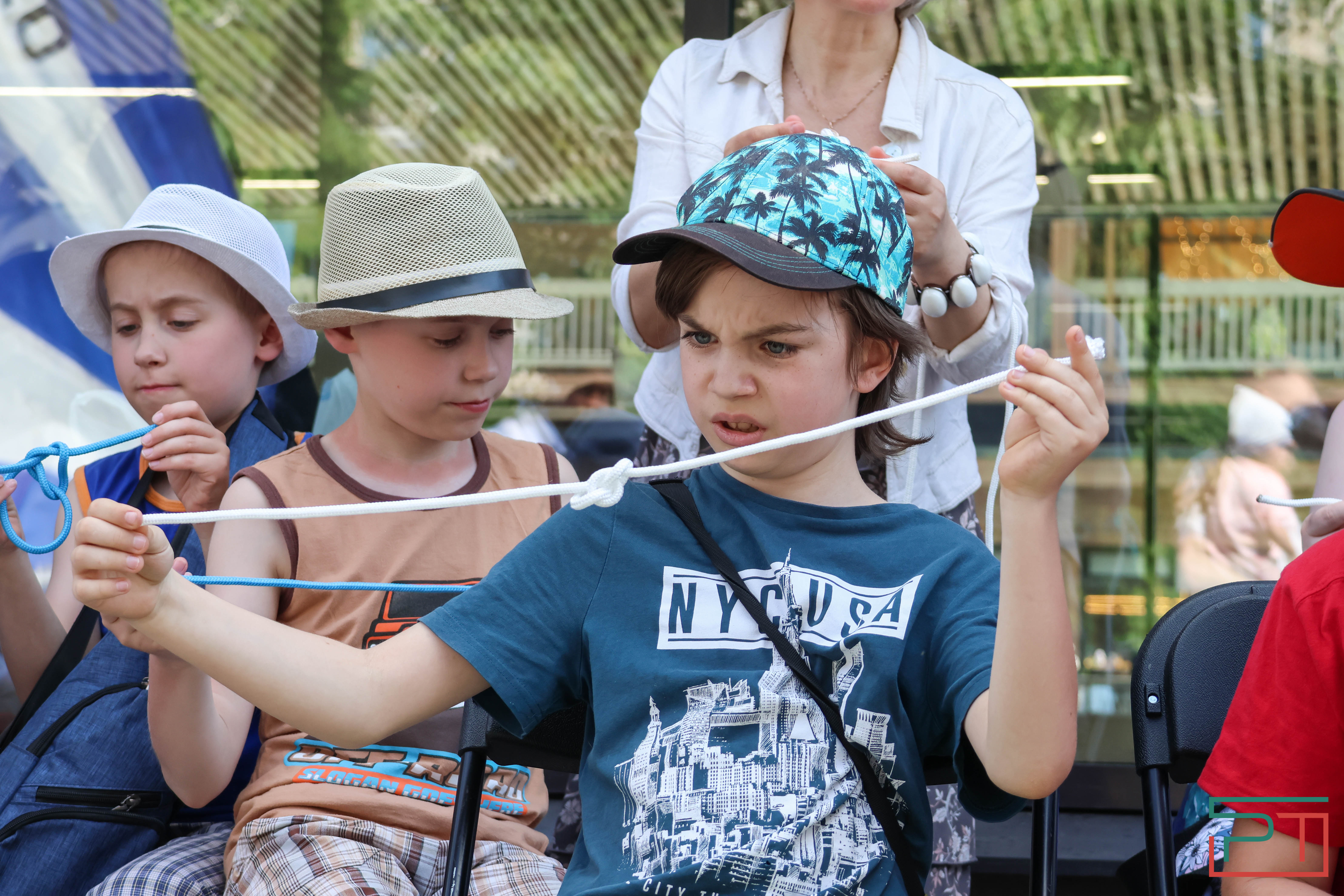 Благотворительная регата прошла в парке "Черное озеро"