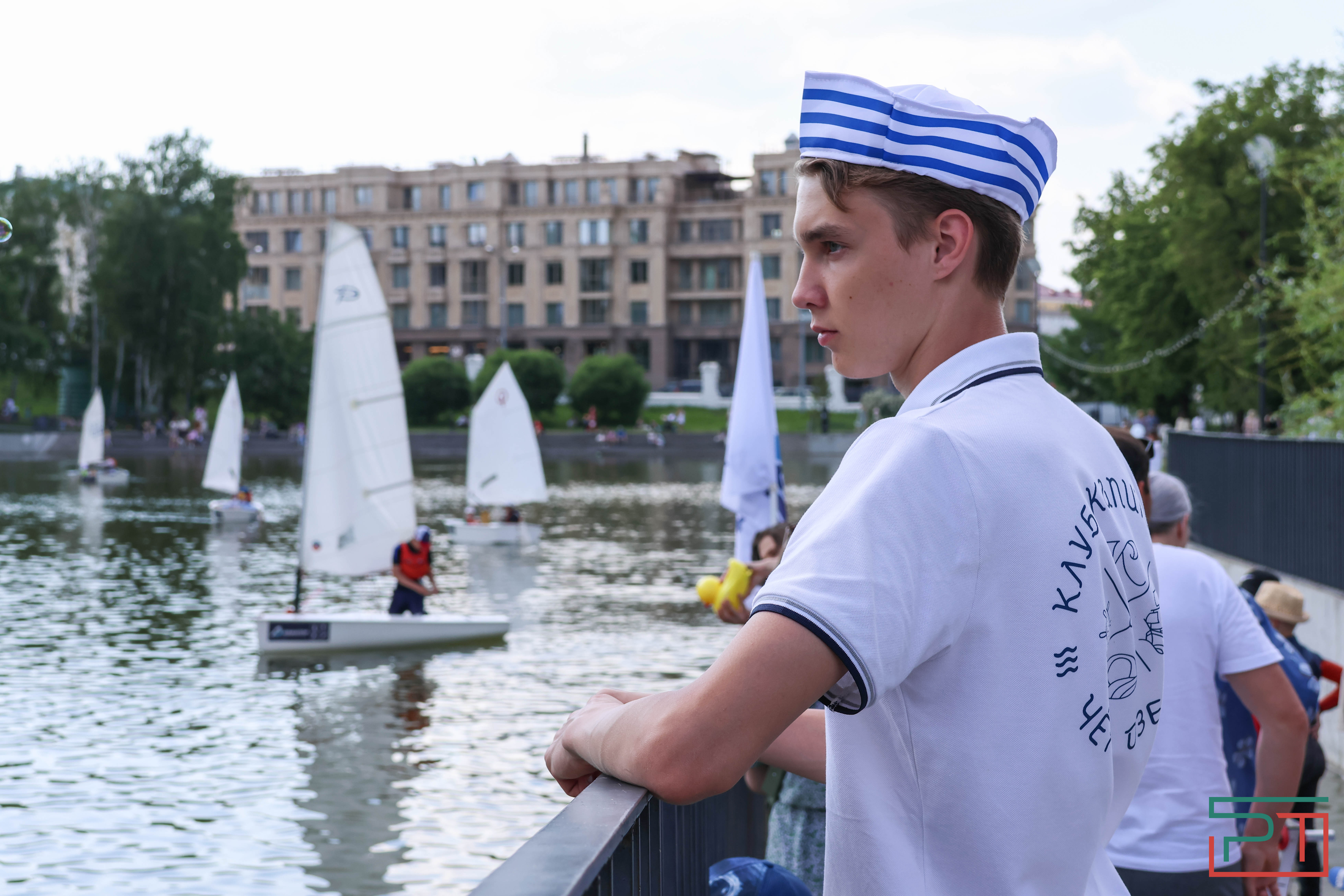 Благотворительная регата прошла в парке "Черное озеро"