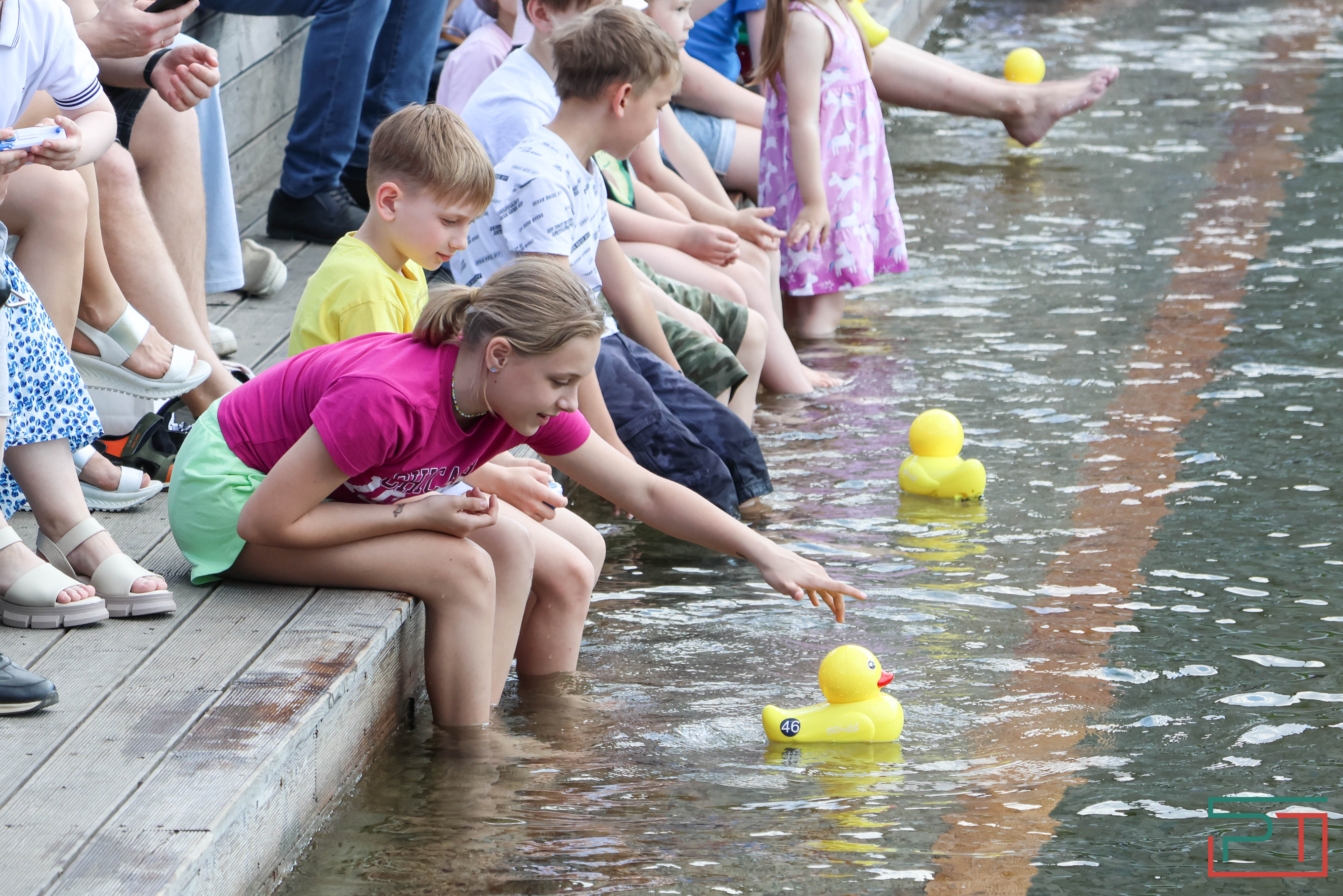 Благотворительная регата прошла в парке "Черное озеро"