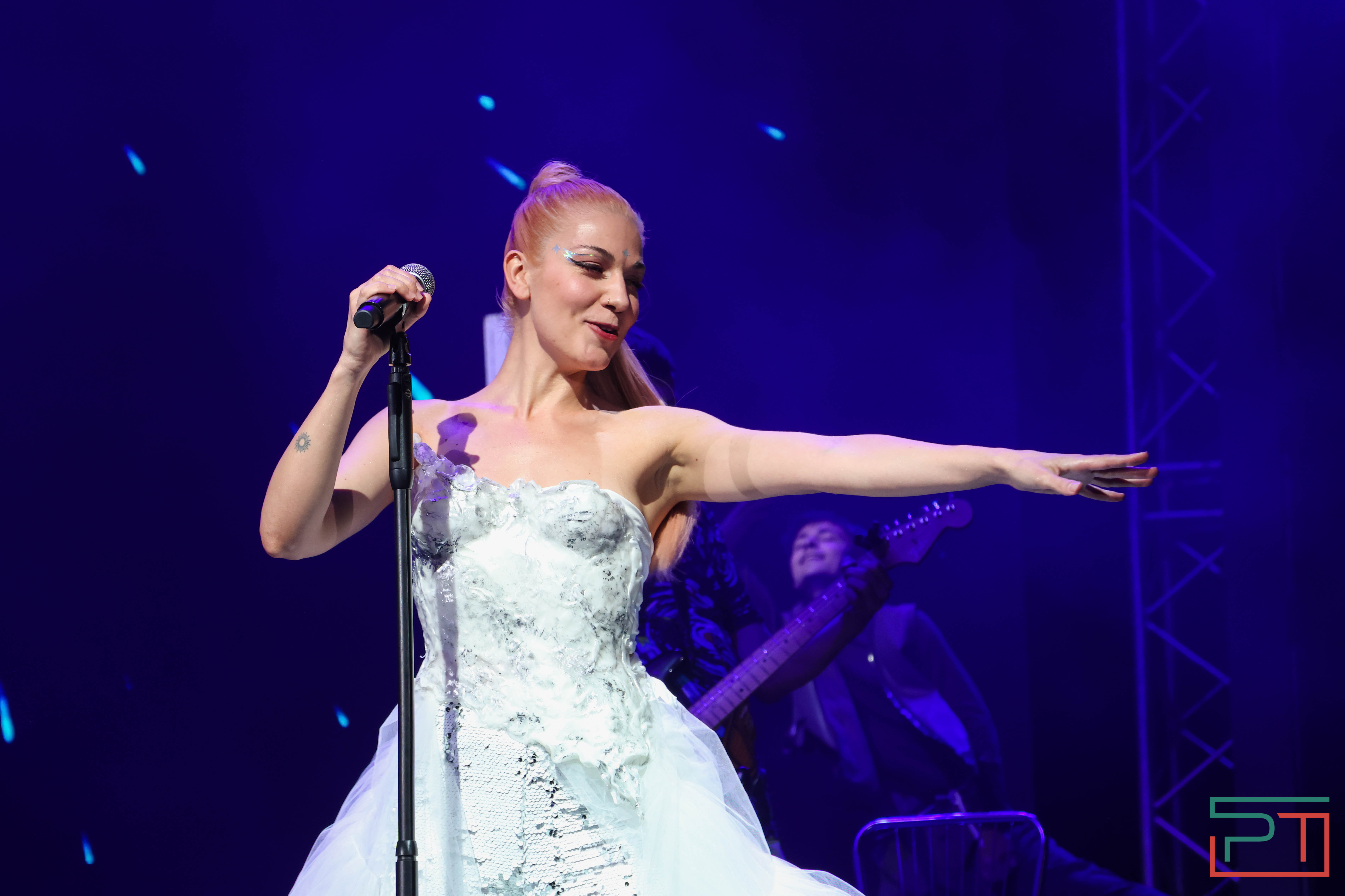 Общегородской школьный выпускной прошел в Казани