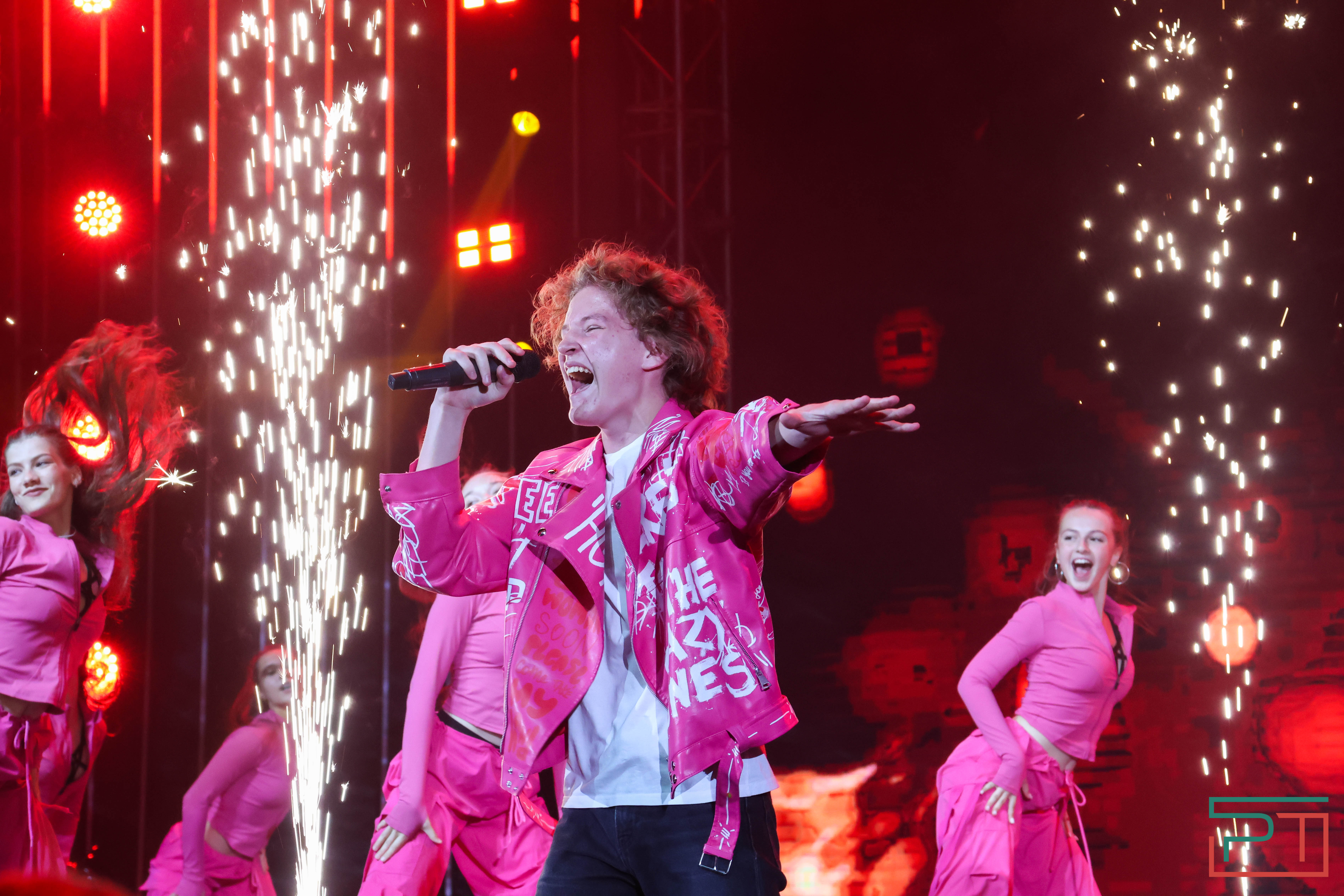 Общегородской школьный выпускной прошел в Казани