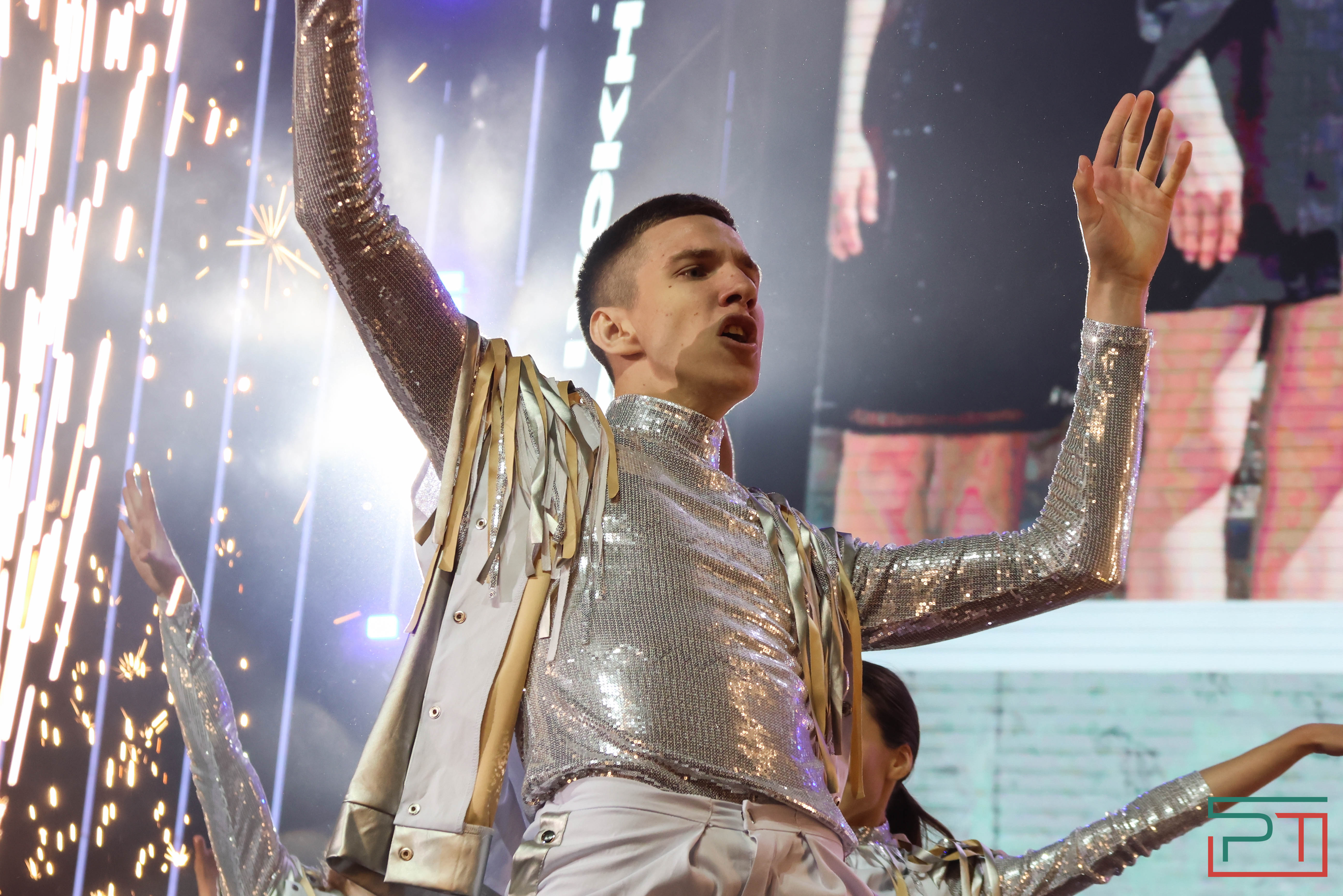 Общегородской школьный выпускной прошел в Казани