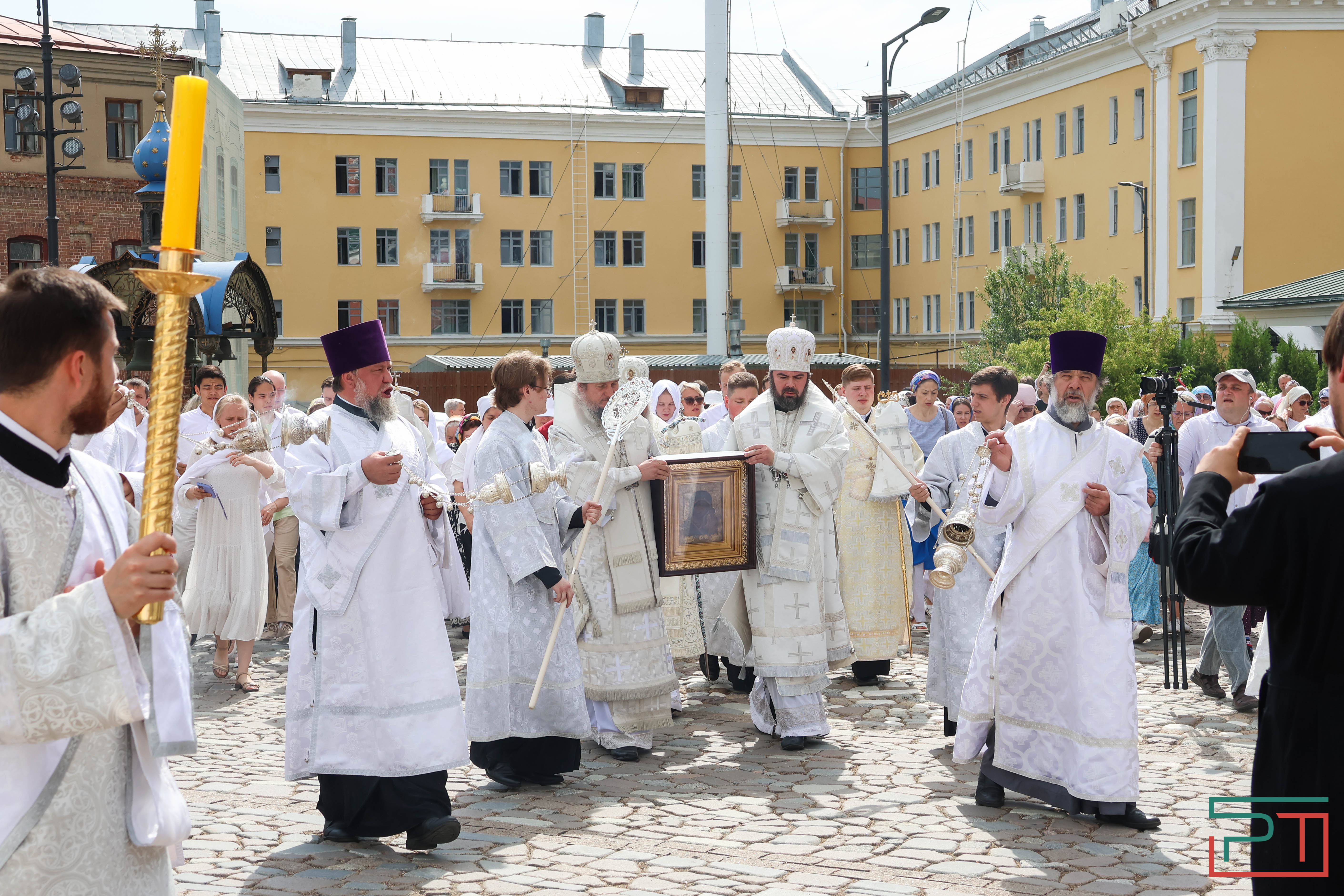 Московский список Казанской иконы Божией Матери встретили в Казани
