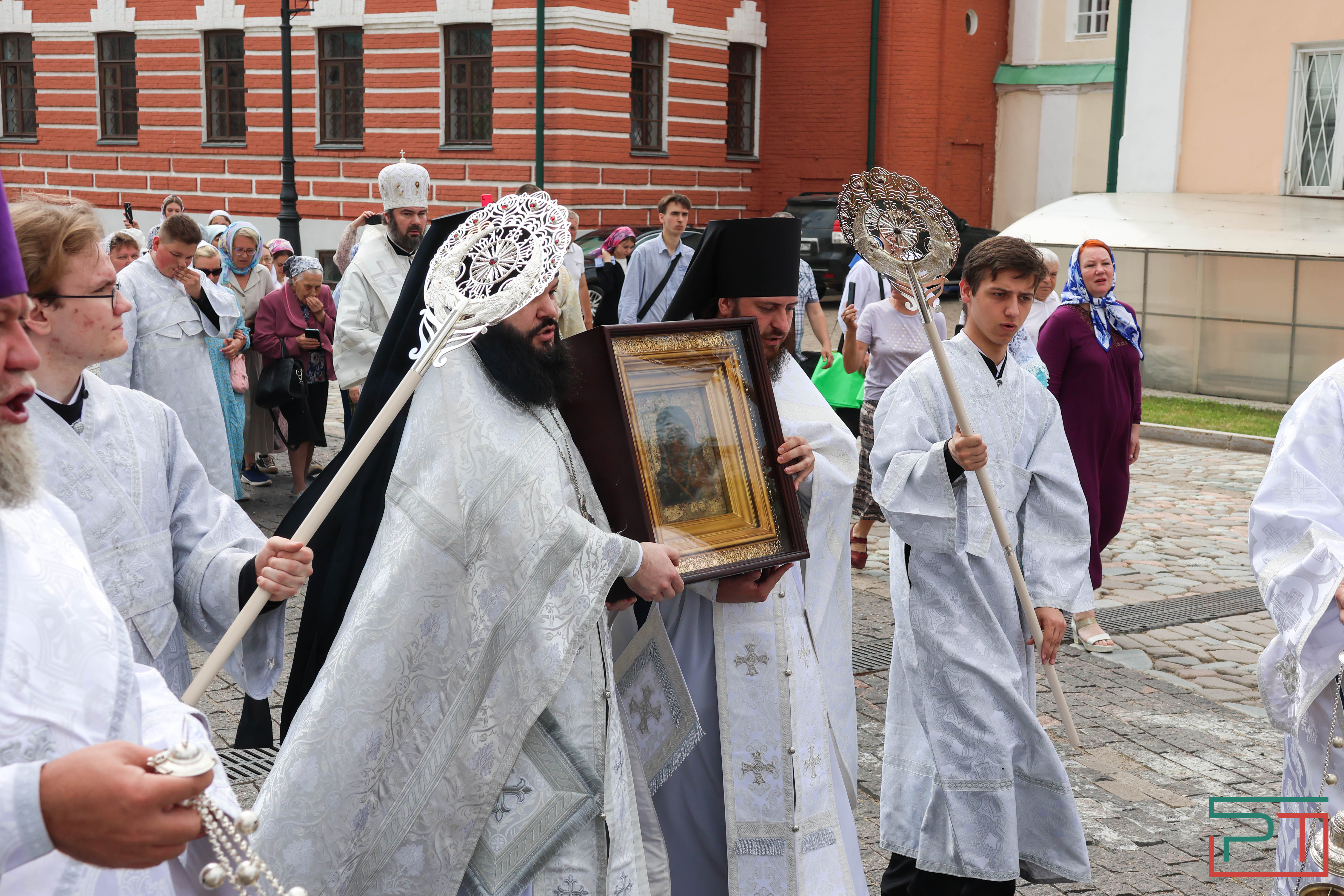 Московский список Казанской иконы Божией Матери встретили в Казани