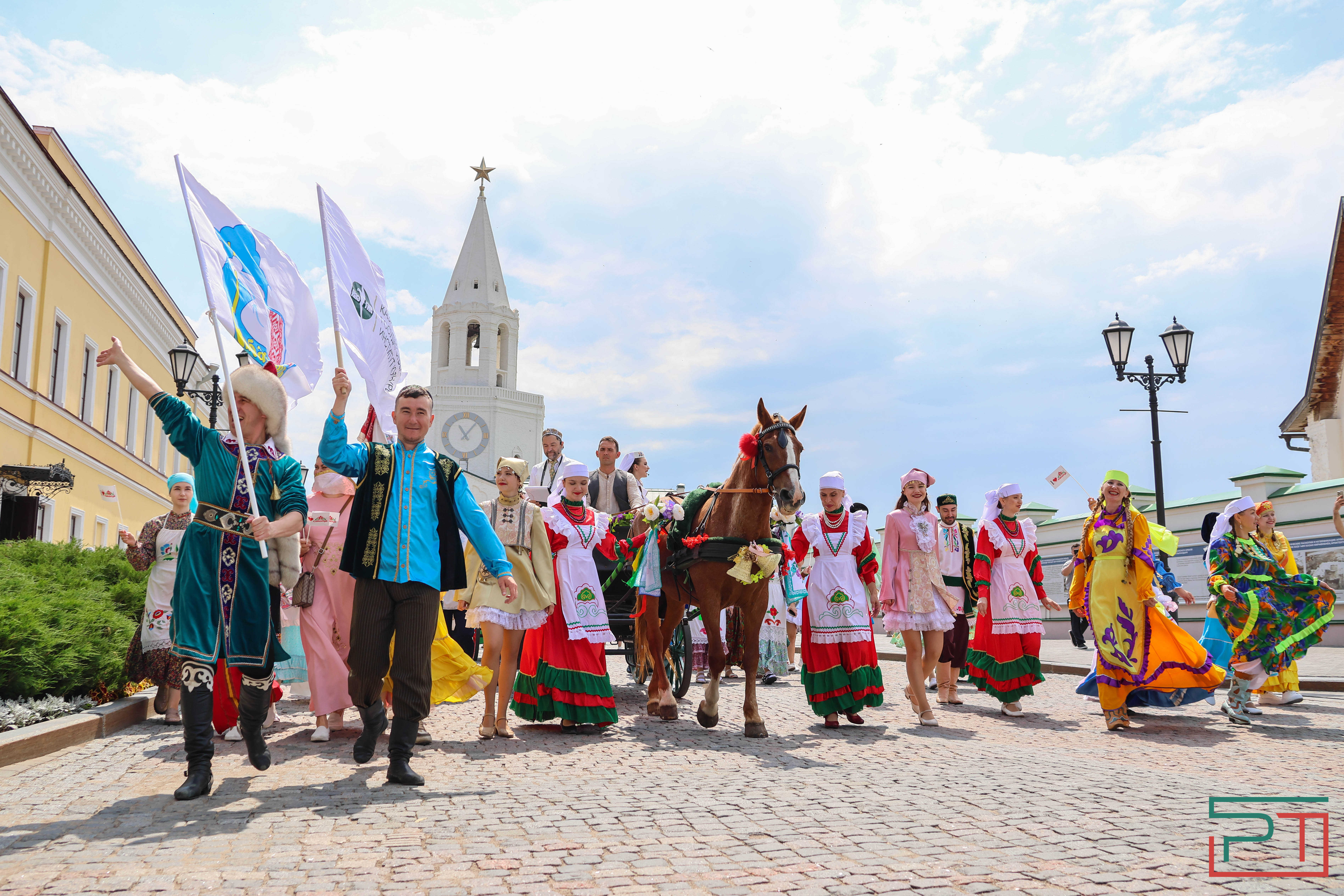 В Казани собрали подарки на Сабантуй