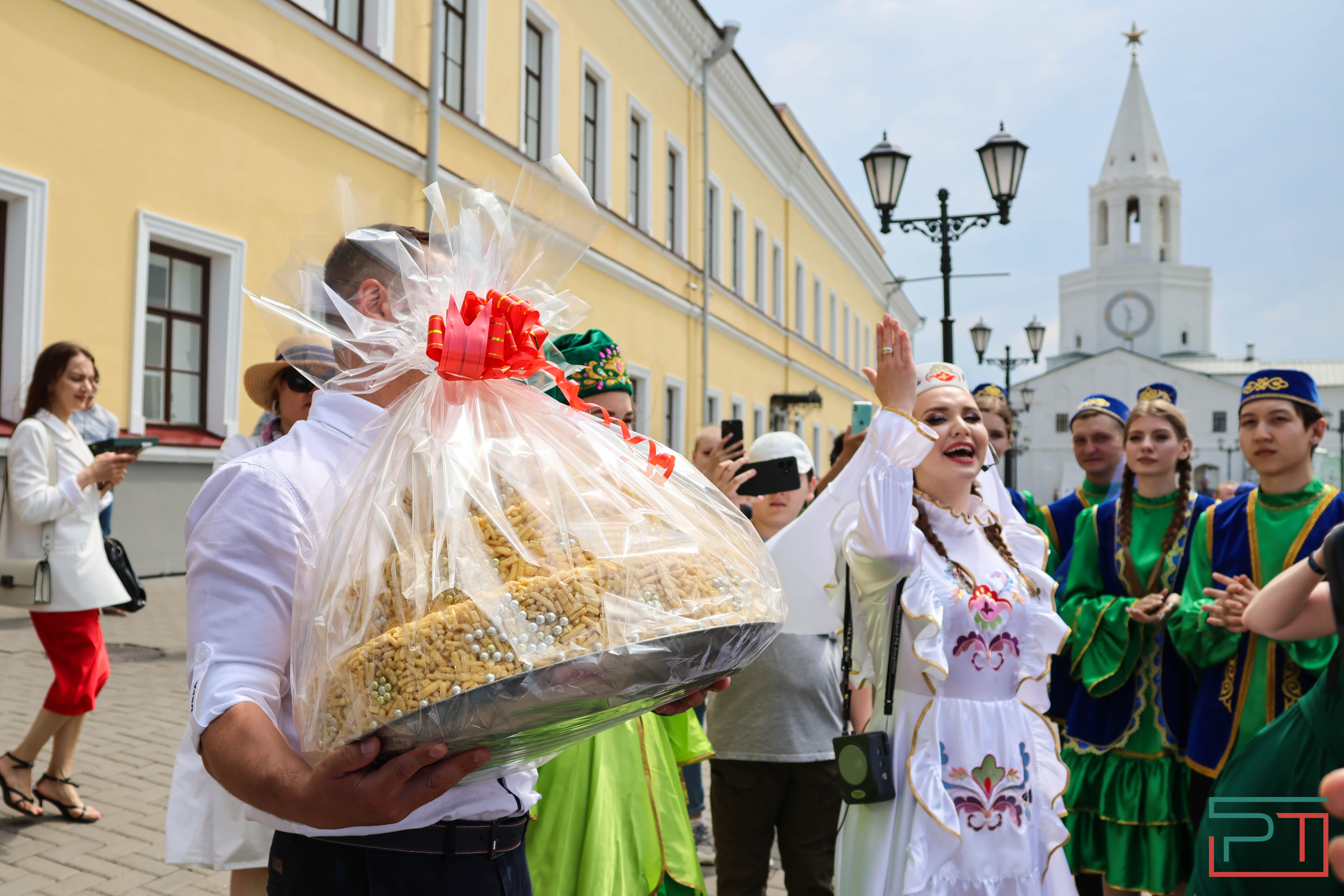 В Казани собрали подарки на Сабантуй